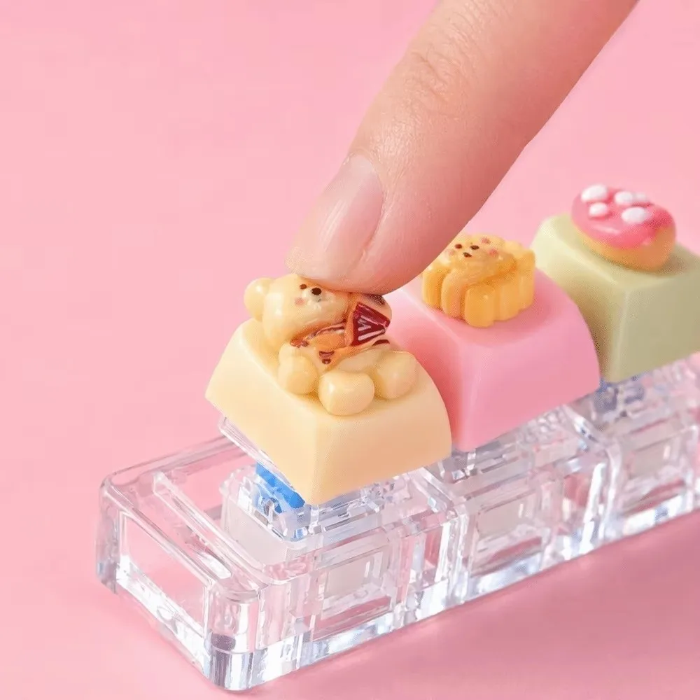 Mechanical Keycap Fidget Keychain Finger Button Bear Keycap Keyboard Clicker Keyring 4 Key Pass The Time Button Keycap Keychain