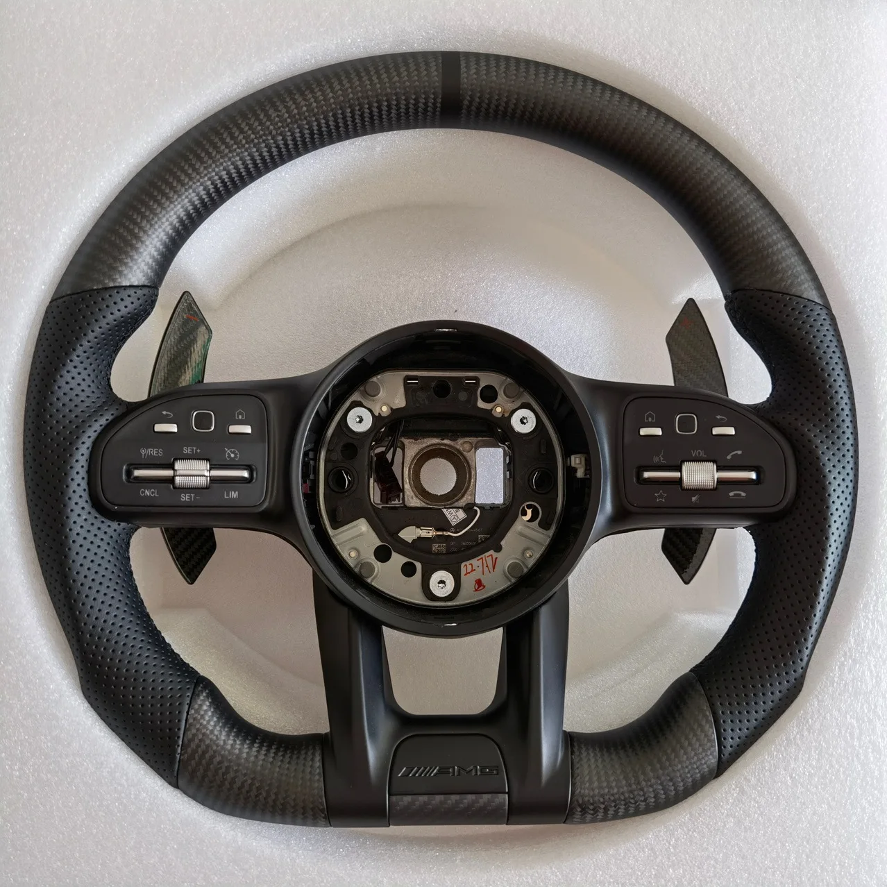 

suitable for modifying the real carbon fiber steering wheels of Mercedes-Benz AMG GT C190 and R190 models from 2018 to 2021