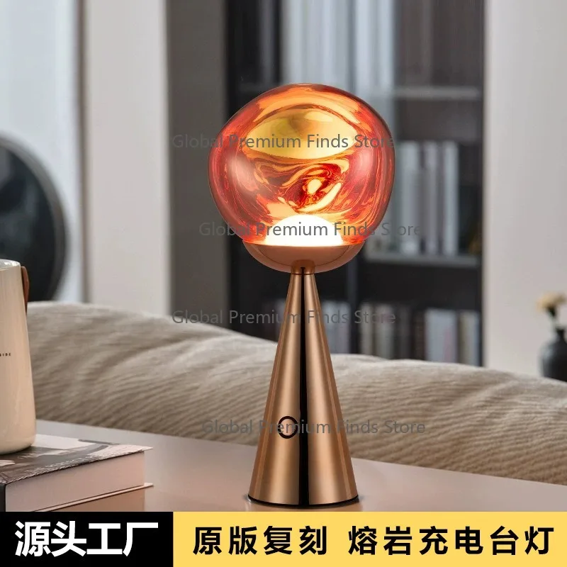 

Портативная прикроватная лампа премиум-класса: дизайн «Лава» с магнитной зарядкой, идеально подходит для создания атмосферы в спальне и кабинете.