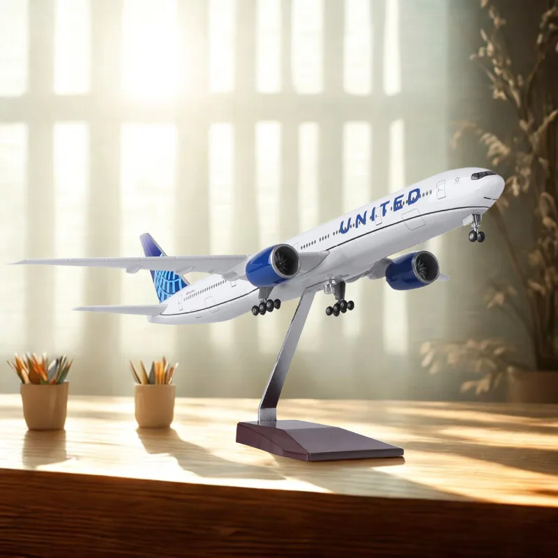 

Diecast Resin 47CM 1:130 Scale Model B777 United Airlines Airplane With Light Collection Display Gift Home Decorations