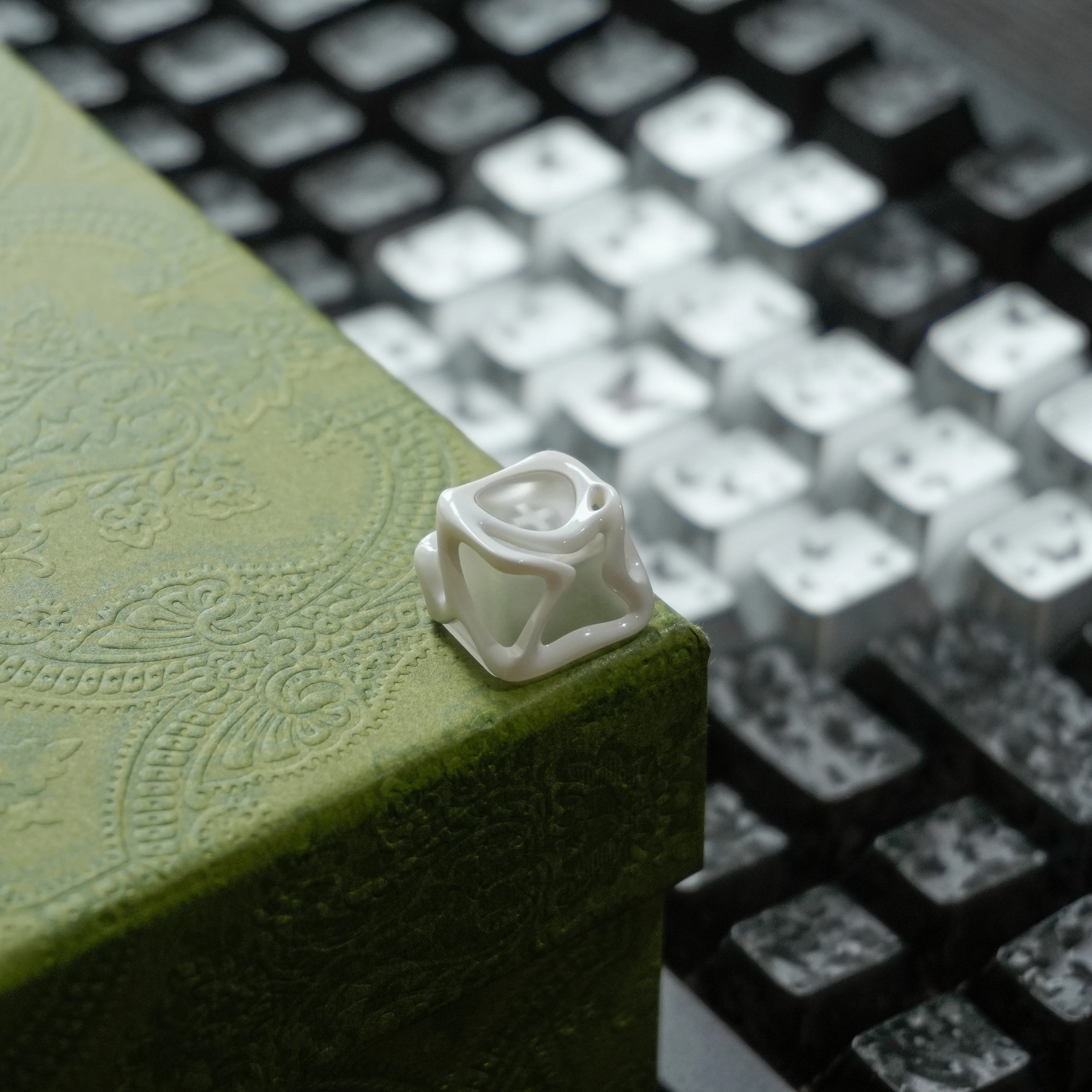 Single Key White ABS Electroplated Non‑metallic ESC Replacement Keycaps, Personalized Decorative Keycaps