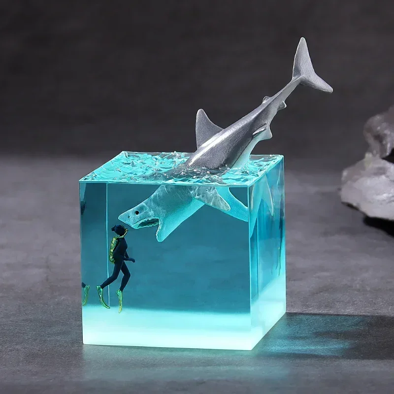 Marine resin whale Humpback whale diver cube ornament Home glow-in-the-dark nightlight birthday gift ornament