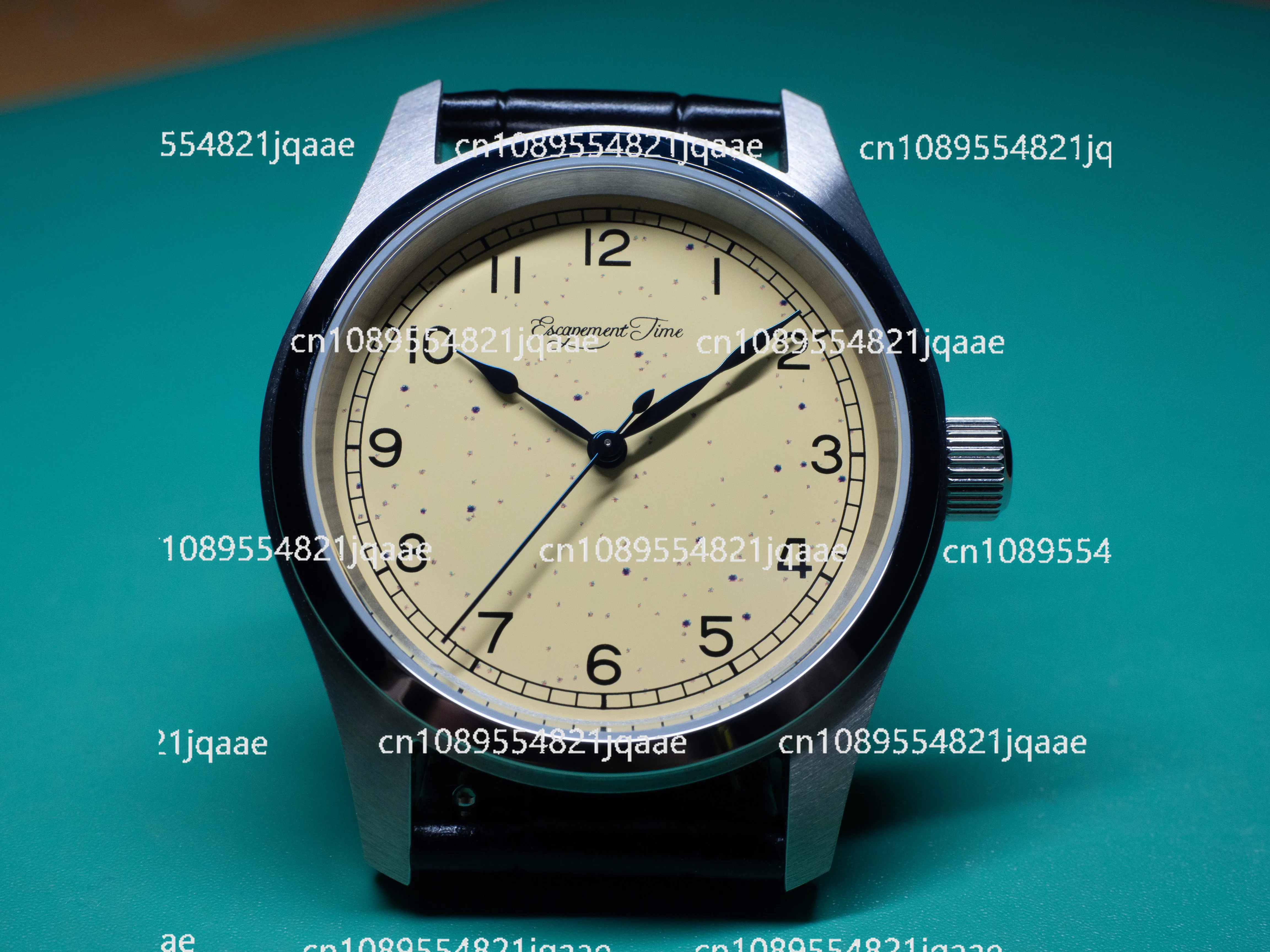 

2024 new 38MM freckle surface, sweeping seconds, blue steel hands, quartz watch 100 meters waterproof, exquisite watch