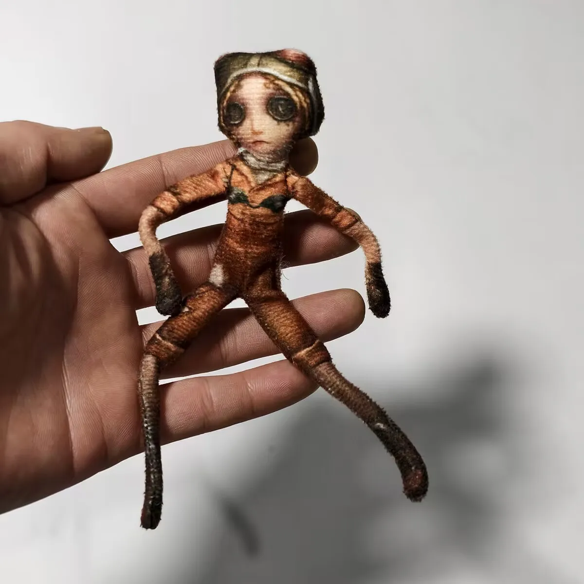 새로운 초박형 15cm "Identity V" 완성 피규어: 추상적이고 흰색 테두리가 없으며 해골이 있어 자유롭게 모양을 만들 수 있습니다.