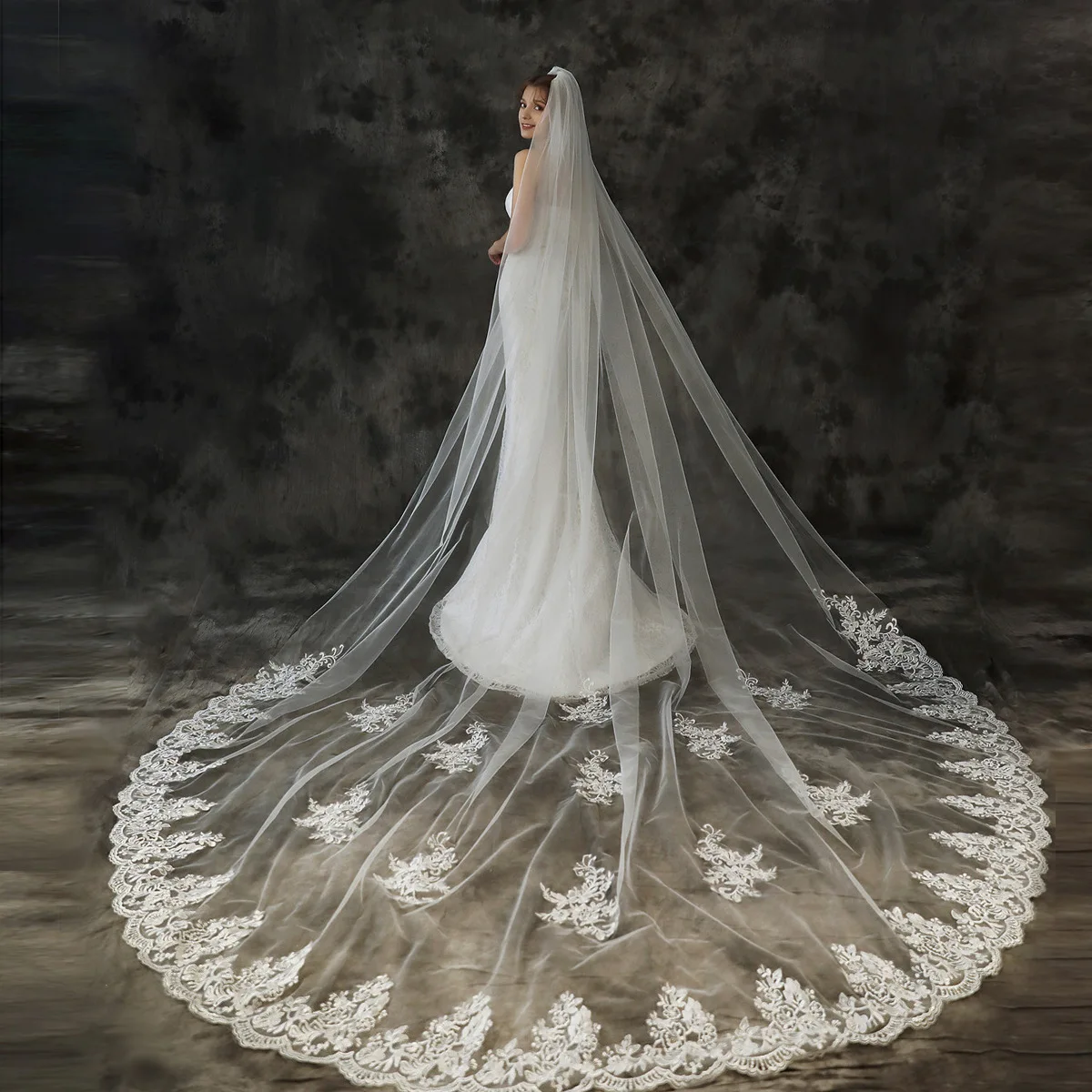 

Customized Real Photos Cathedral Wedding Veil Lace Applique 3.5m 1 Tier Bridal Veil with Comb Soft Tulle Long Trailing for Bride