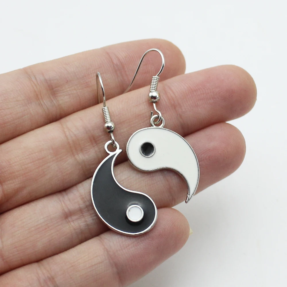 Asymmetric Tai Chi Yin Yang Bagua Black White Color Round Drop Earring for Women Creative Girl Jewelry Lover Good Friend Gift