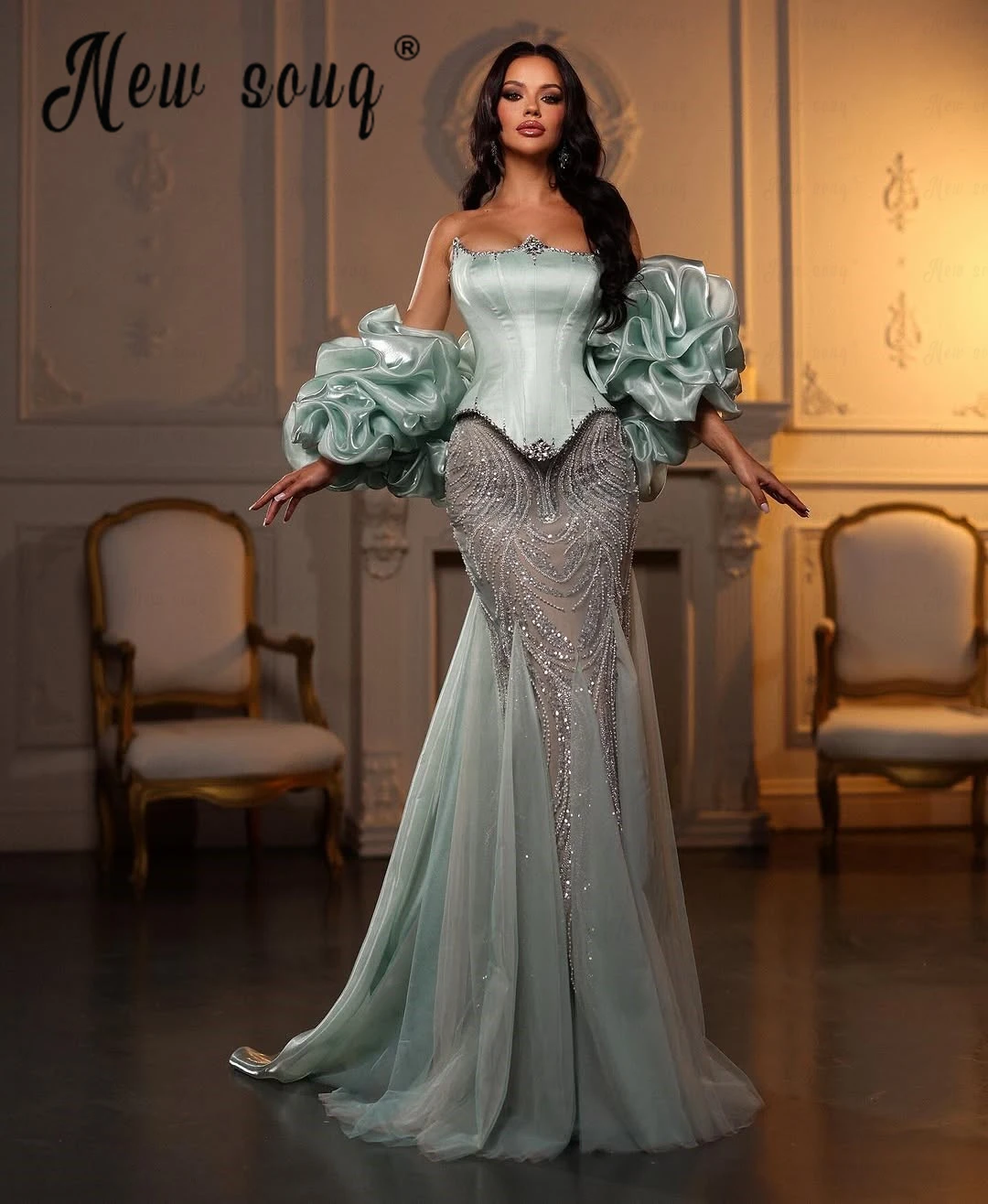 Mintfarbenes, langes Meerjungfrau-Abendkleid mit Rüschen und Cape-Ärmeln, funkelndes