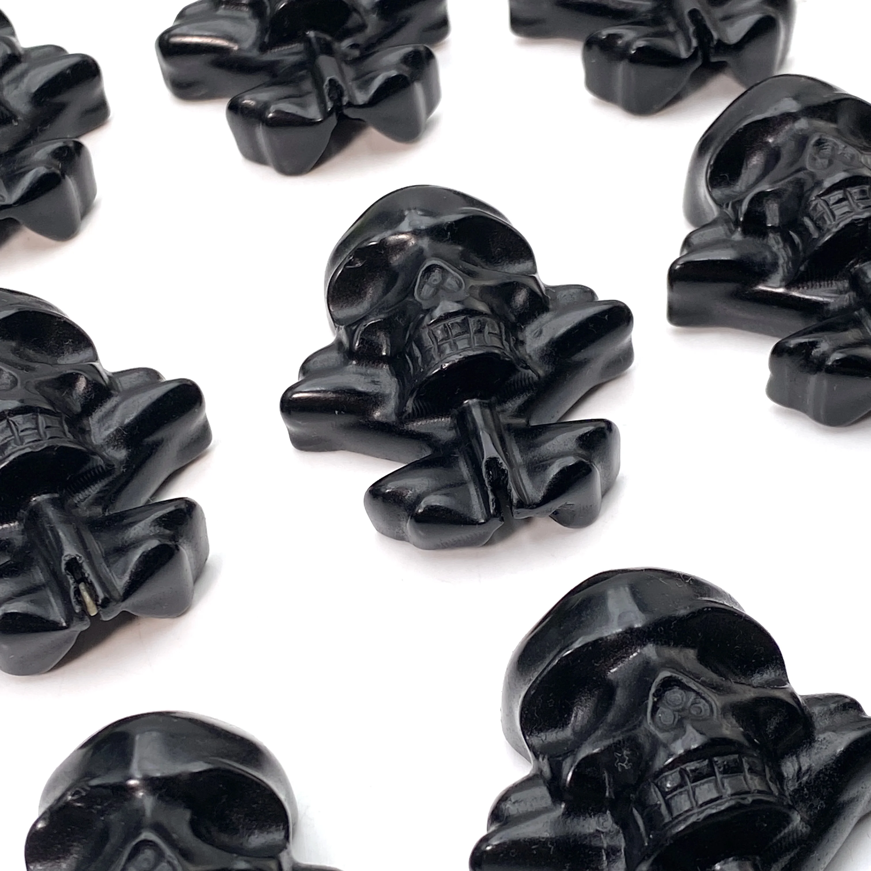1PC Hand-Carved Obsidian Skull Figurine,1-Piece Collectible Halloween Ornament,Versatile Indoor & Outdoor Decor,Occult Decor
