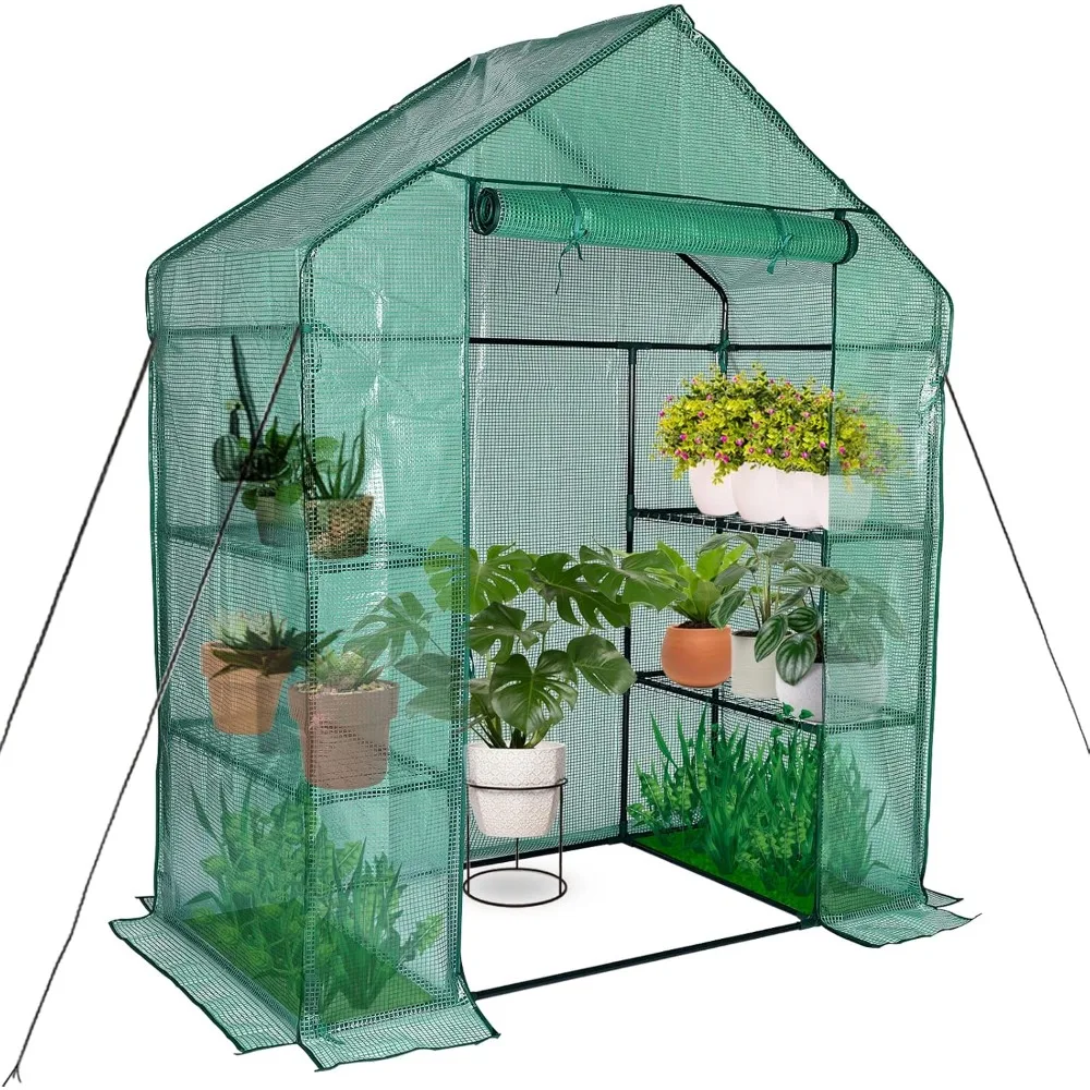 Promenade portable dans une maison verte pour les plantes de jardin qui ont besoin de protection contre le gel et loin des parasites et des animaux (56