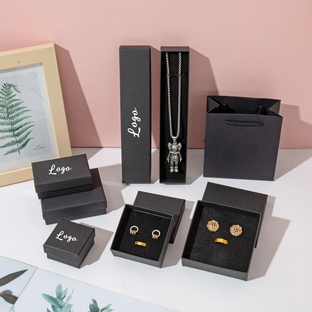 

100 шт. персонализированная роскошная шкатулка для драгоценностей 9x9x3 см, индивидуальный логотип, кольцо, серьги-гвоздики, ожерелье, браслет, сумка, упаковочный чехол