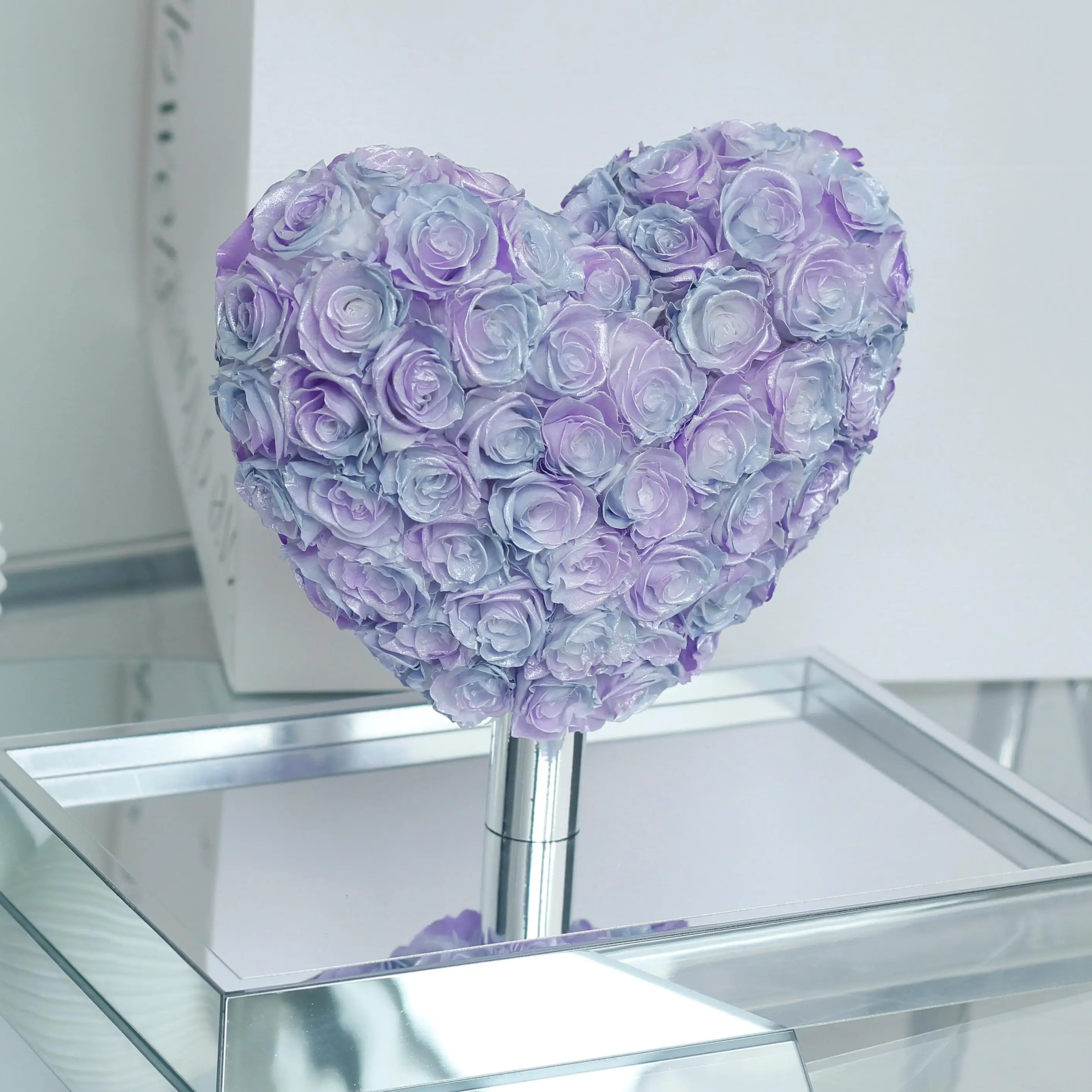 Lovebay Valentine's Day Gift Enchanted Infinity Forever Preserved Roses Heart Box Eternal Rose Preserved Flower in Acrylic Boxes