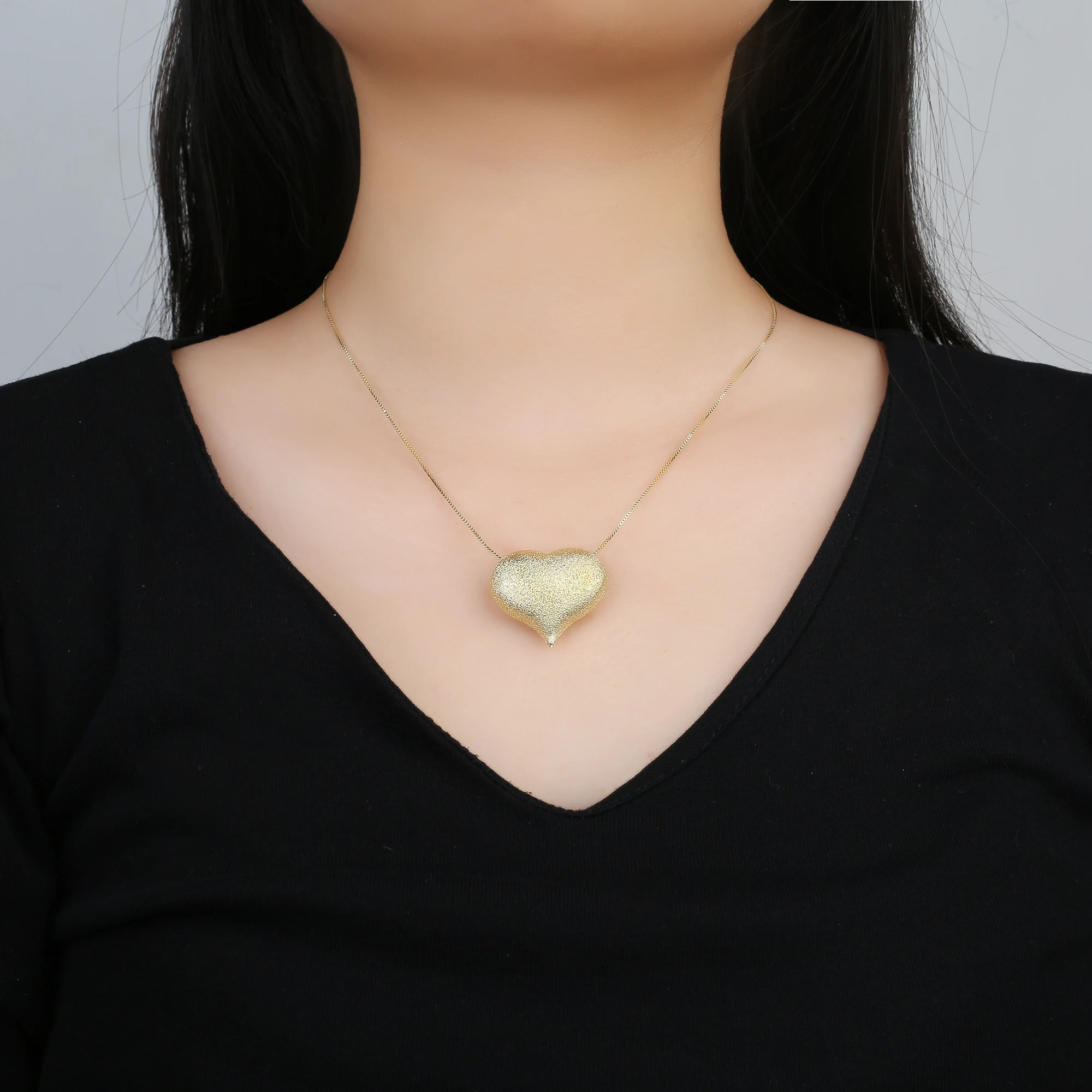 New Design Romantic Ladies Three-Dimensional Heart Shape Pendant Necklace Classic For Woman Party Wedding Jewelry Daily Wear