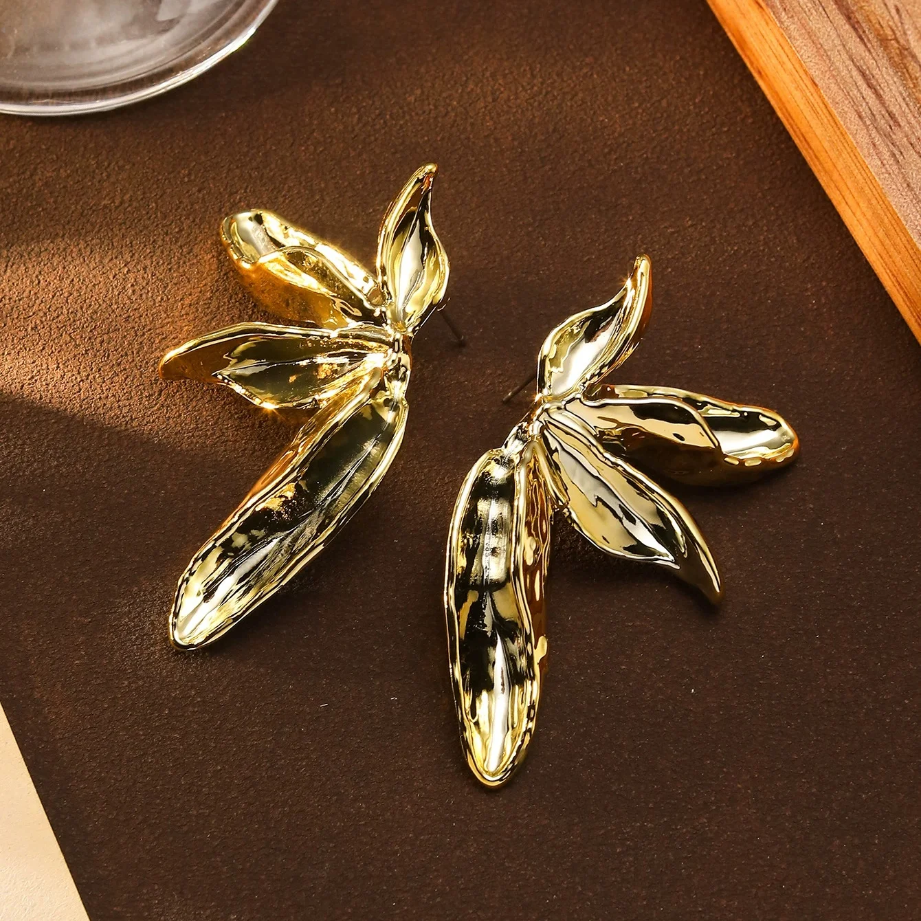 Irregular Big Petal Flower Golden Drop Earrings for Women Simple Exaggerated Temperament CCB Smooth Creative Jewelry Girl Gift