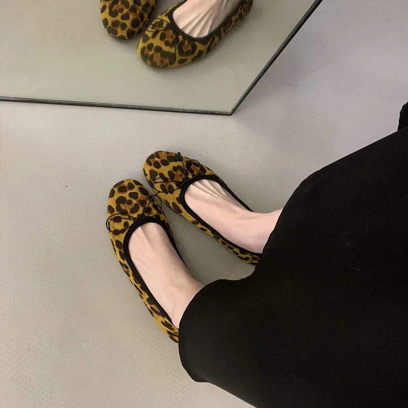 Neue modische Damen-Ballerinas mit runder Spitze, flache Slip-On-Schuhe, weiche, bequeme, elegante Damenschuhe mit flachem Absatz – Detail 5