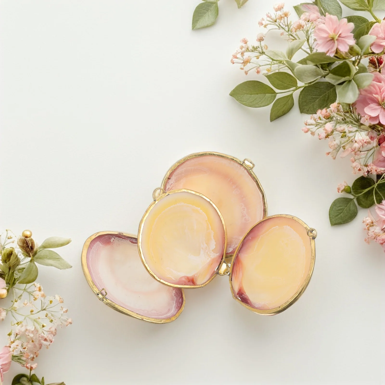 

2 шт., ретро позолоченная шкатулка для драгоценностей, чехол для хранения ракушек, винтажный брелок ручной работы, серьги-ракушки на память, кольца, держатель, ожерелье