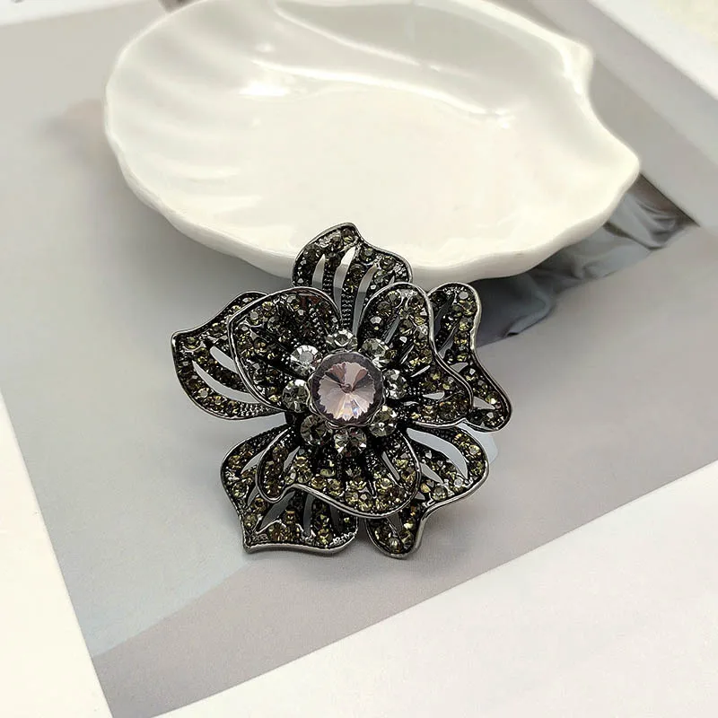 

New metal diamond-encrusted black flower brooch for women, high-end and versatile crystal brooch cardigan pin