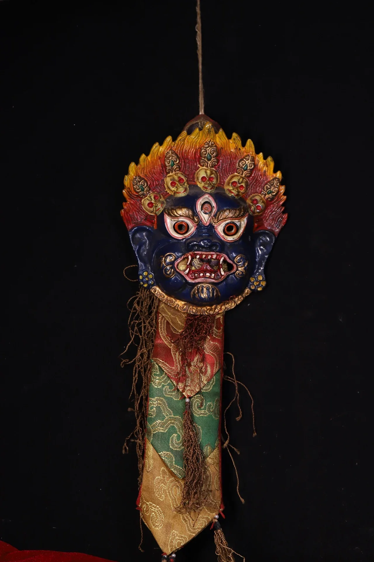 

16"Tibetan Temple Collection Old Bronze lacquerware Skull Mahakala Buddha Head Mask Prayer flags Town House Exorcism