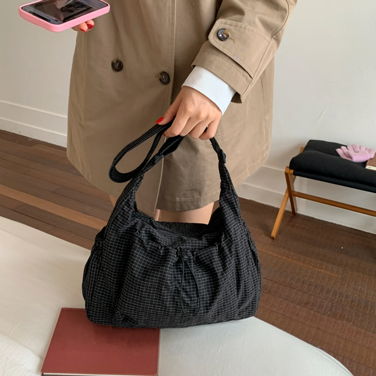 

Women Checkered Sling Bag Nylon Drawstring Crossbody Bag Large Capacity Canvas Bag Pleated Commuting Shoulder Crossbody Bag