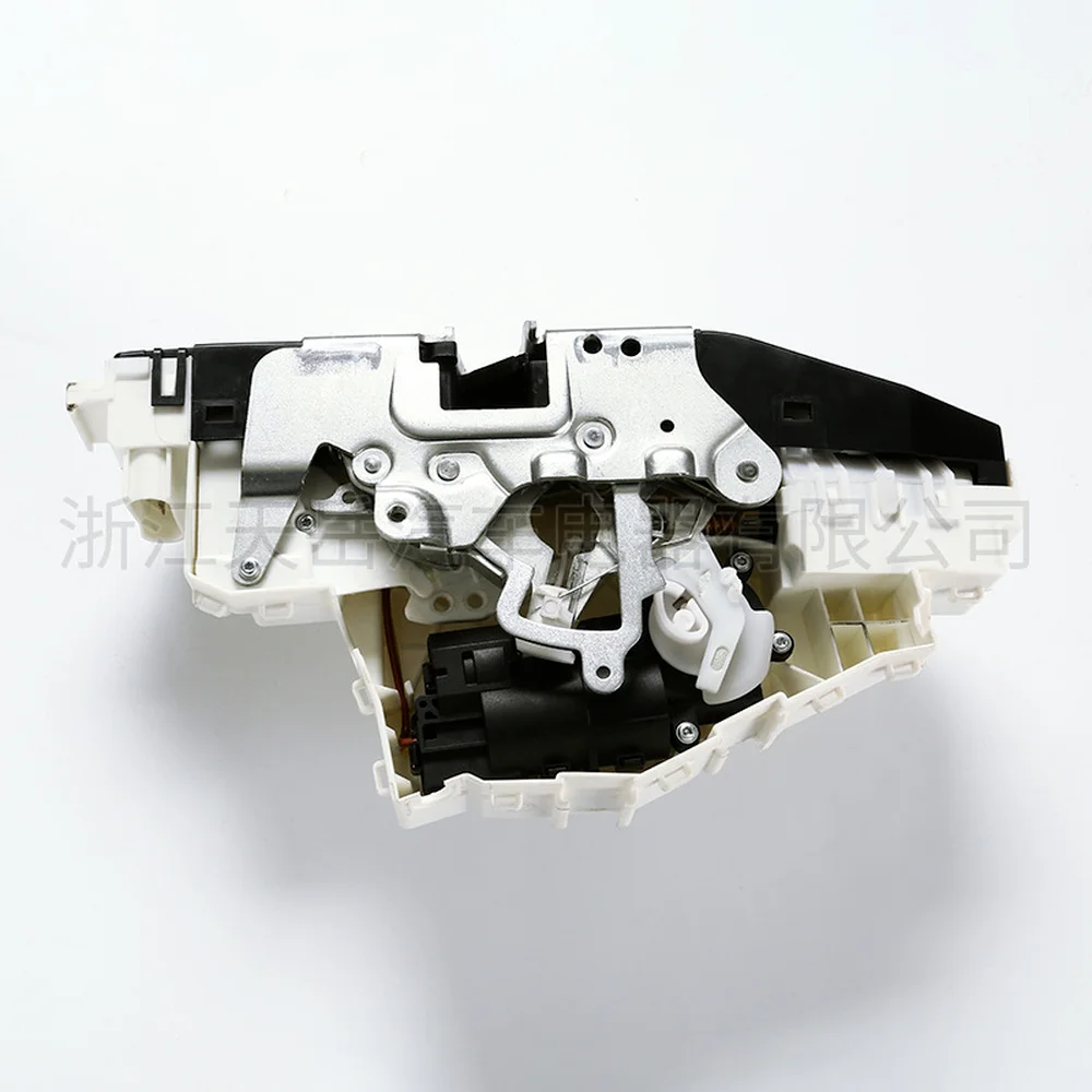 Front Door Lock Actuator 2217207535 2217207835 for Mercedes-Benz C216 W221 CL550 CL600 CL63 CL65 AMG S350 S400 S450 S550 S600