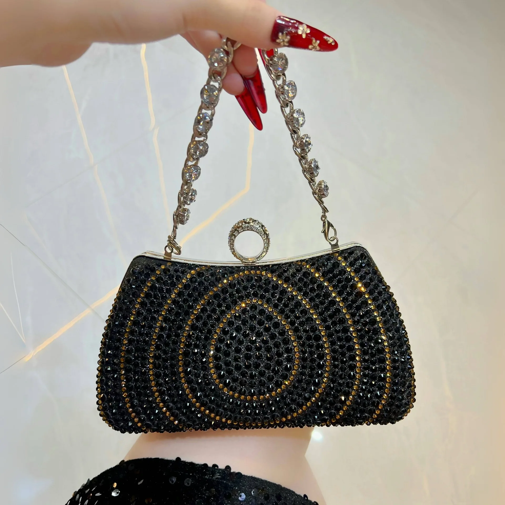 

Роскошная блестящая вечерняя сумочка в форме сердца со стразами, нежная сумка-тоут с шипами и бриллиантами, сумки через плечо для свадебной вечеринки, кошелек 2025