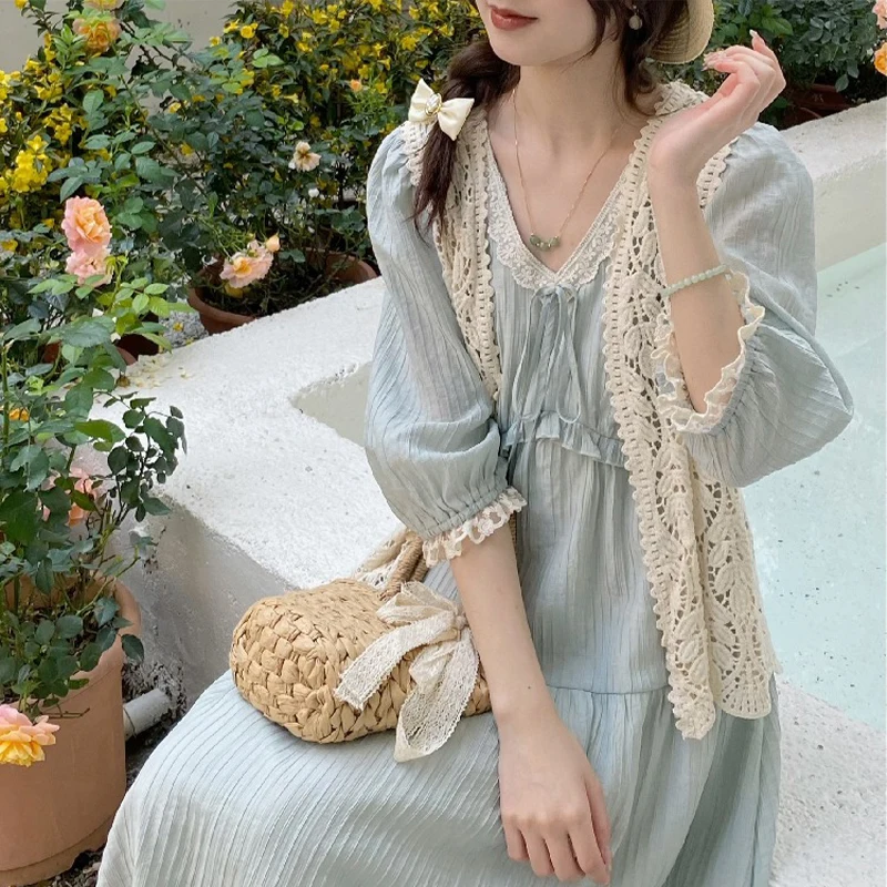 

Женский вязаный жилет больших размеров, летний, новый, свободного кроя, с ажурным узором, модный, с цветочным дизайном, укороченный топ