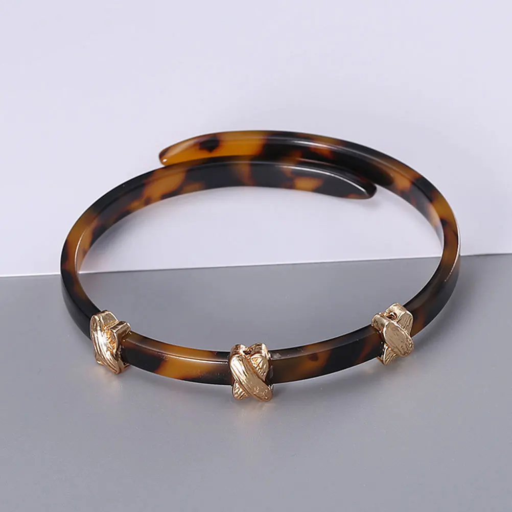 

Янтарный акриловый браслет для женщин, модные украшения, гладкий элегантный дизайн, удобный подарок для нее, акриловый браслет