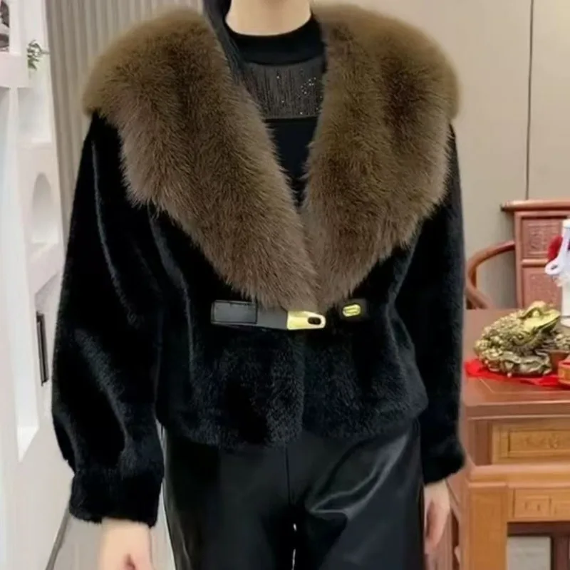 เสื้อโค้ทขนเฟอร์เทียมสำหรับผู้หญิงระดับไฮเอนด์ หนา อเนกประสงค์ กันหนาว ให้ลุคหรูหรา เหมาะสำหรับใส่ไปทำงาน รุ่นใหม่ ขนเฟอร์ในตัว แบบสั้น