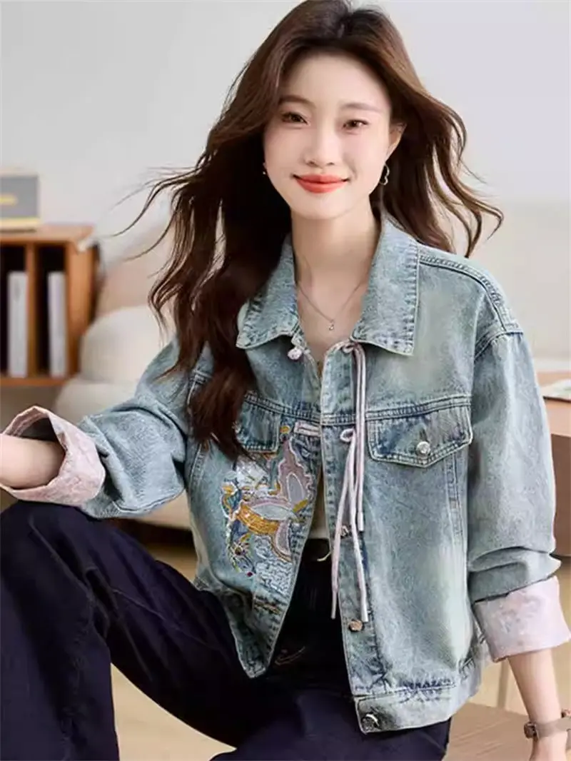 

New Chinese Style Bbuckle Denim Coat Early Spring Women 2024 Fashion Embroidered Jacket Short Loose Top Mujer Chaqueta K455