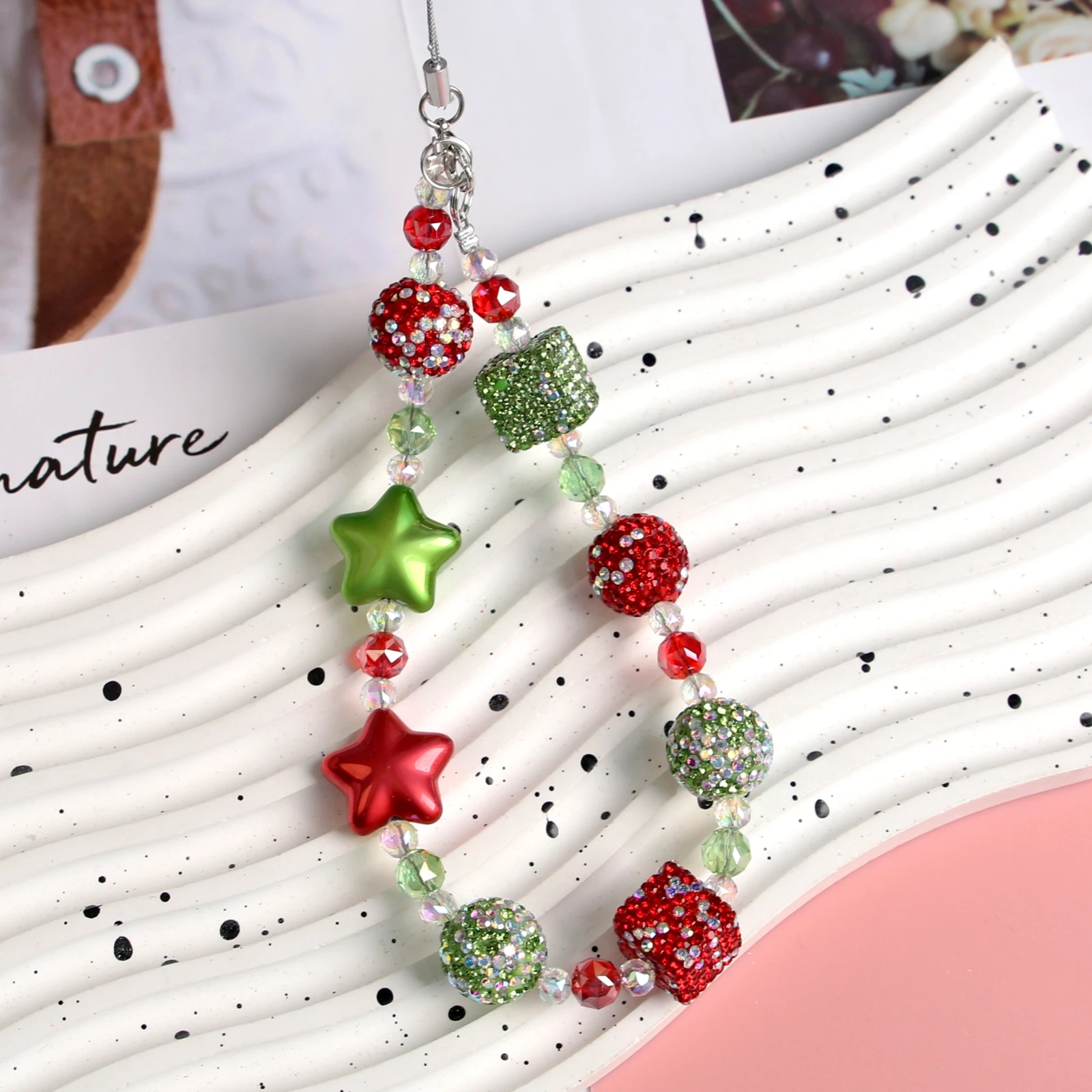 Christmas color scheme fashionable star phone rope, red and green paired with crystal diamond ball beads phone chain phone charm