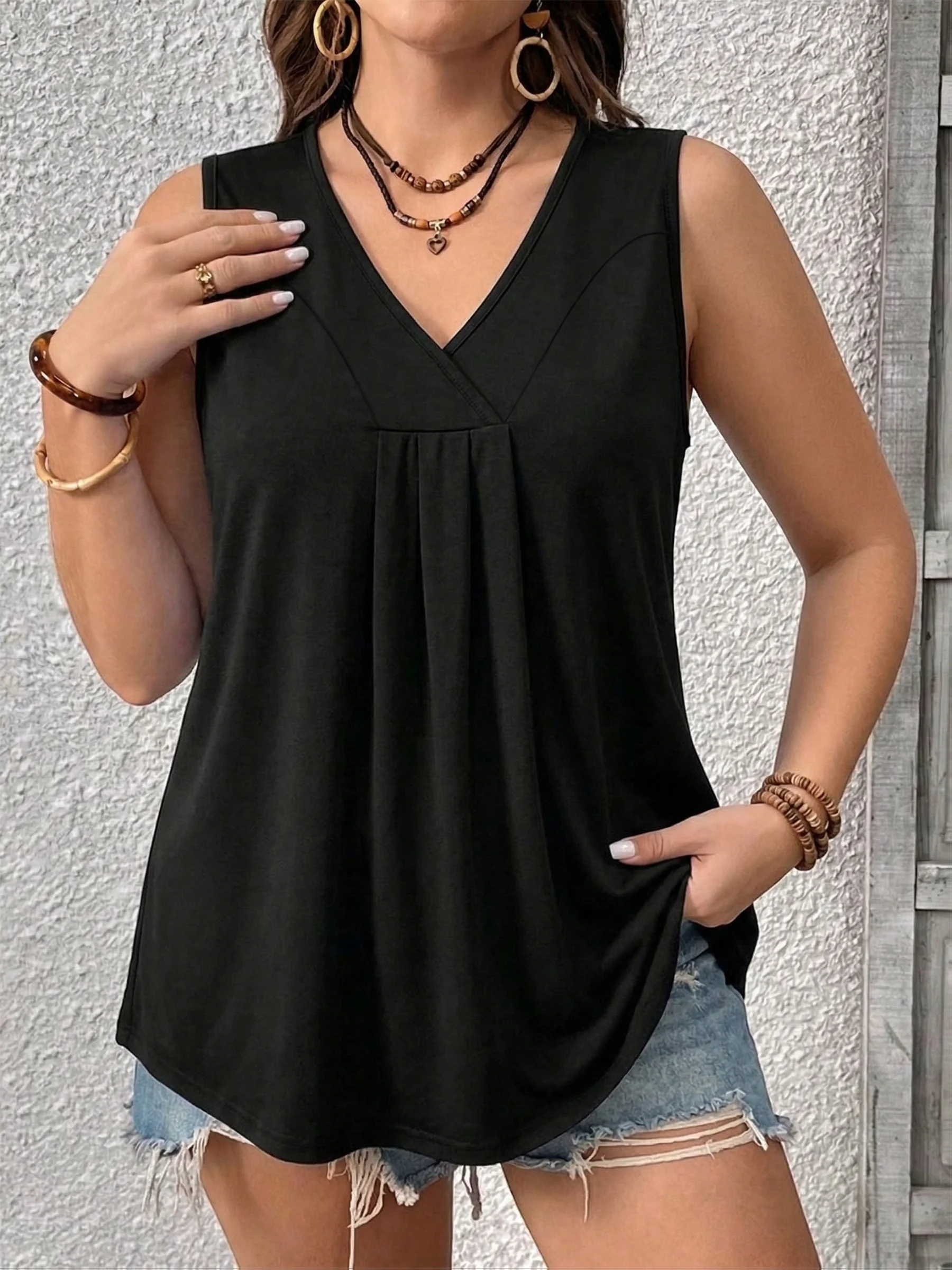 Vielseitiges ärmelloses Oberteil mit V-Ausschnitt für Damen in großen Größen für mühelosen Stil – Detail 3