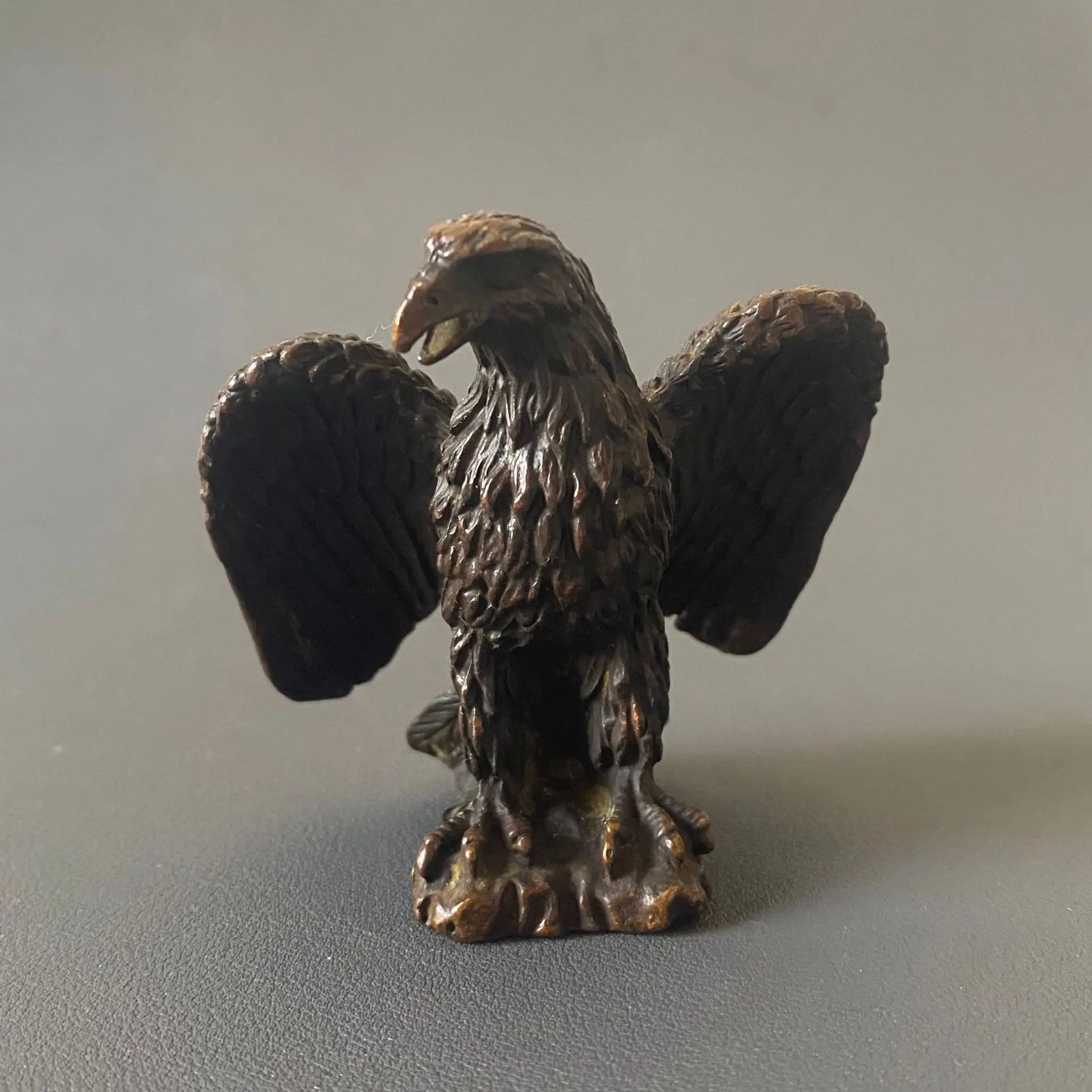 

Eagle ornament Dapeng bird living room entrance decoration ornament retro alloy eagle ruler tea table tea pet hand piece