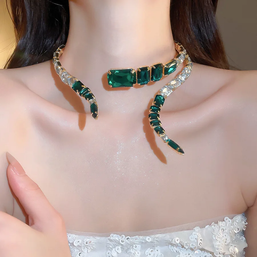 Neue Geometrische Diamantbesetzte Halskette, Personalisiert, Trendig und Extravagant, Leichter Luxus und Raffinierte Nischen-Halskette für Damen – Detail 15