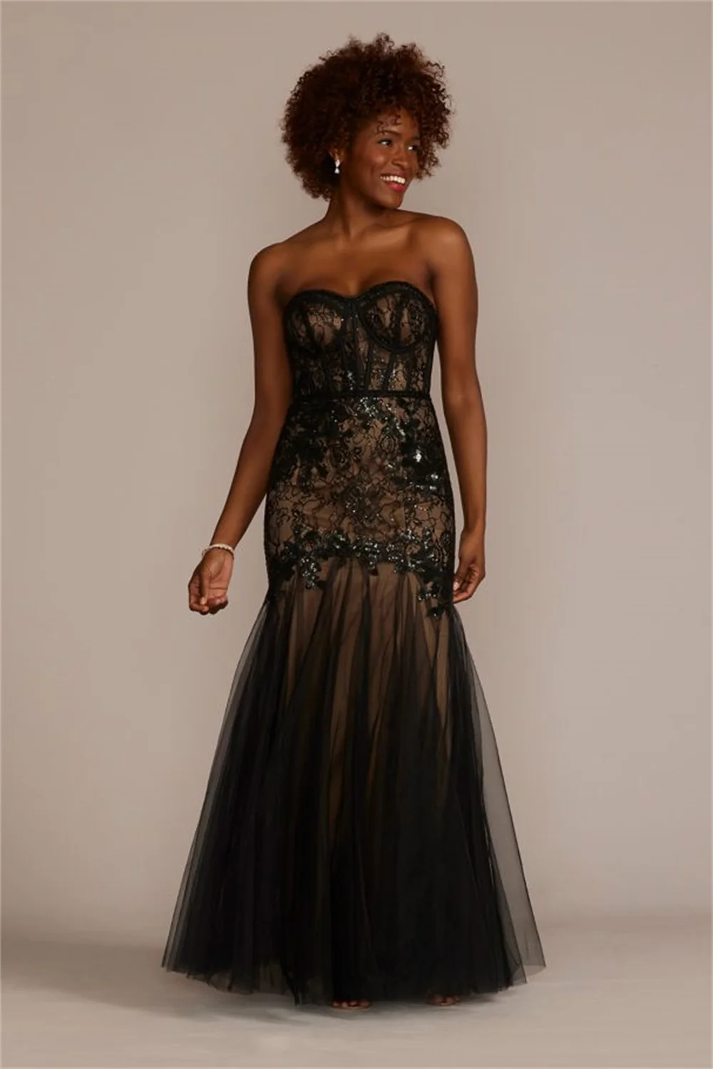 Robe de bal noire à paillettes, avec des appliques en dentelle, sans manches, avec décolleté en cœur, robes d'occasion formelles