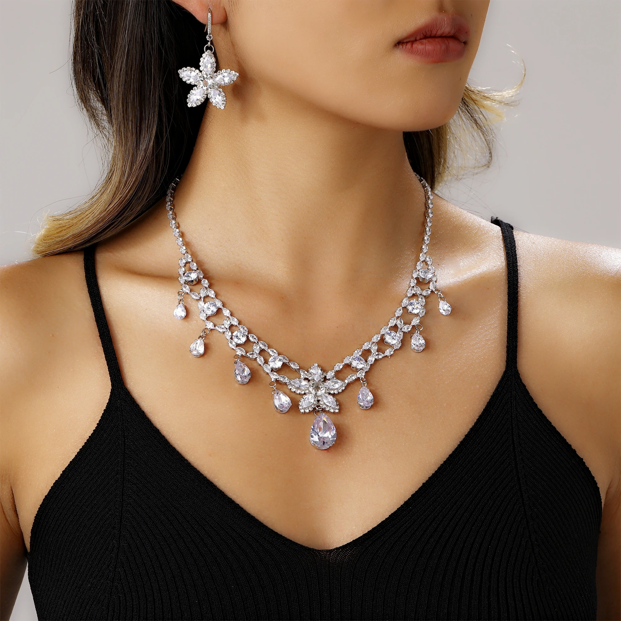 Neues Zirkon-Blumen-Anhänger Halskette und Ohrringe Set für Damen, Brautschmuck, Exquisites Mode-Zirkon-Schmuckset für Hochzeit, Party und Bankett