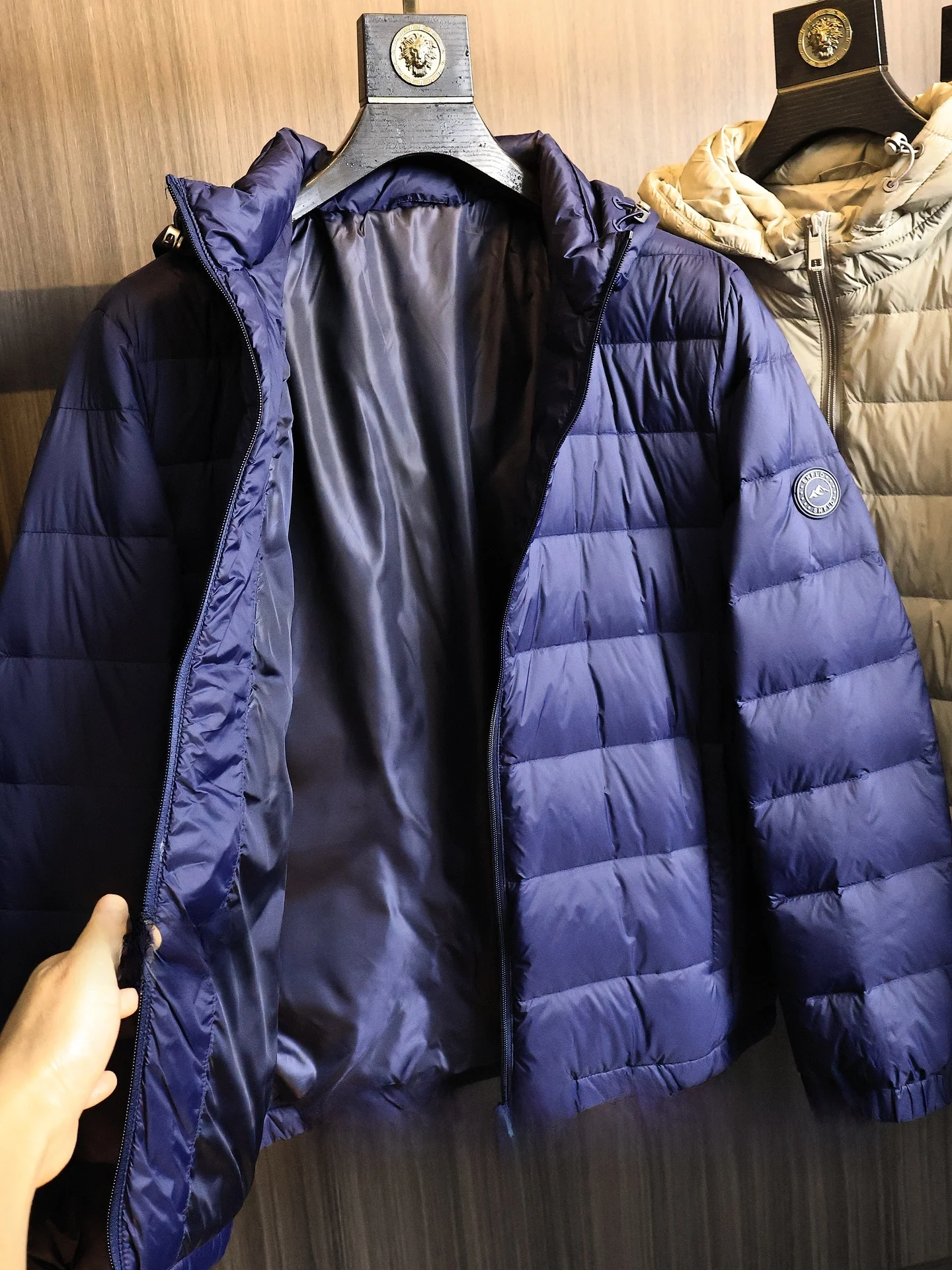 Outdoor Men's Lightweight 90 down Hooded Jacket High Fill Power Ultra Warm Autumn Winter Fashion Urban Style Windproof Design