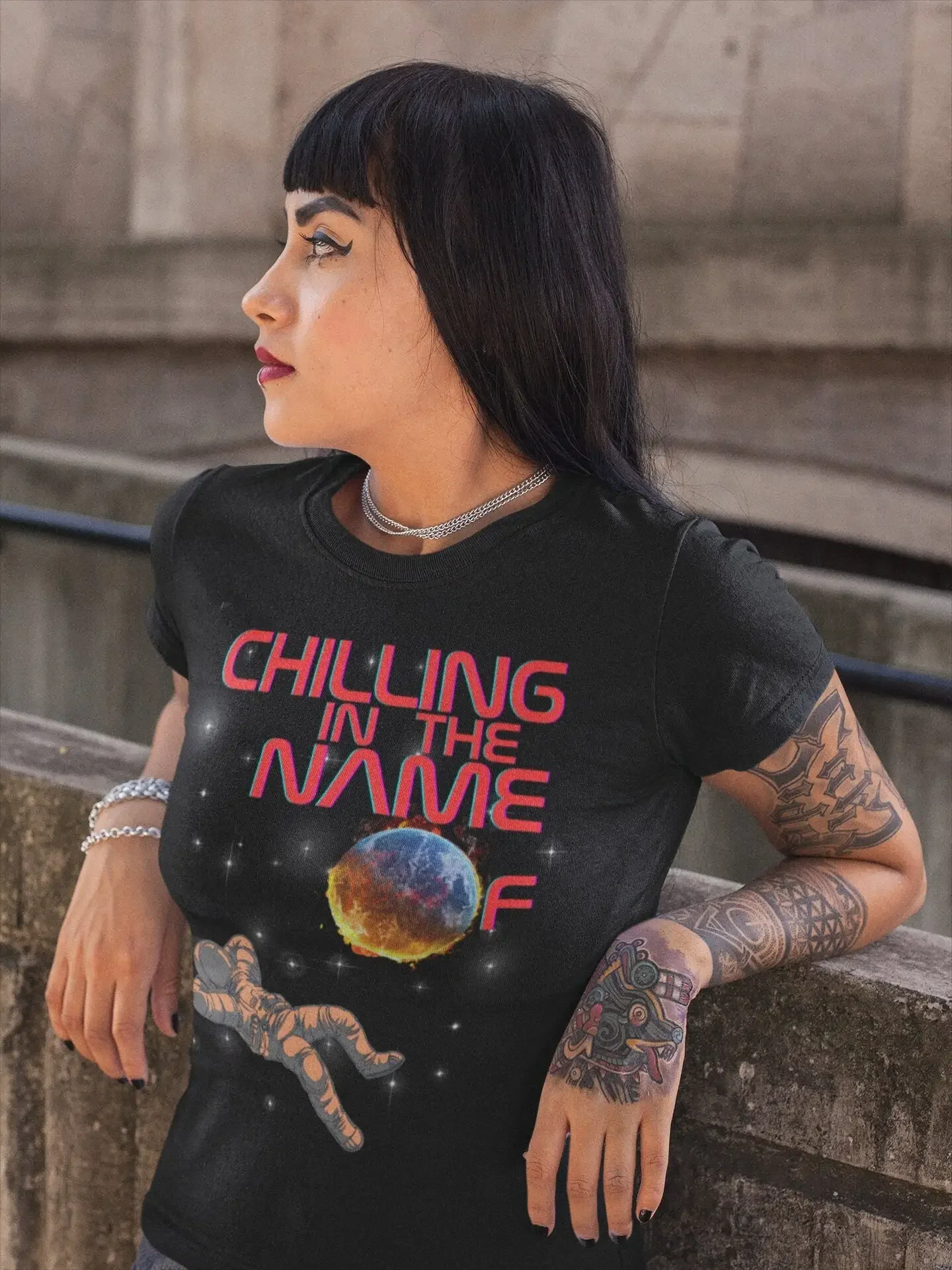 Camiseta Rage Against Tee Chilling con un toque de los famosos textos de la famosa canción de Rage Against The Machine, camiseta unisex Softstyle