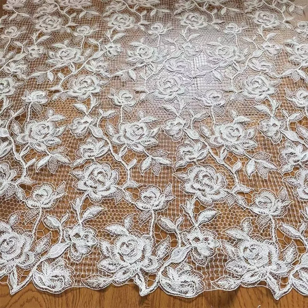 Großflächiger Hohler Rosen-Spitzenstoff, Kleiner Pailletten-Modestoff für Kleider, Französischer Blumen-Nähstoff – Detail 7