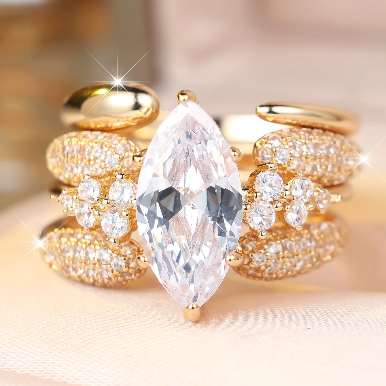 4pcs Charm Female Big White Zircon Round Stone Ring Set Fashion Vintage Gold Color Bridal Wedding Engagement Jewelry For Women
