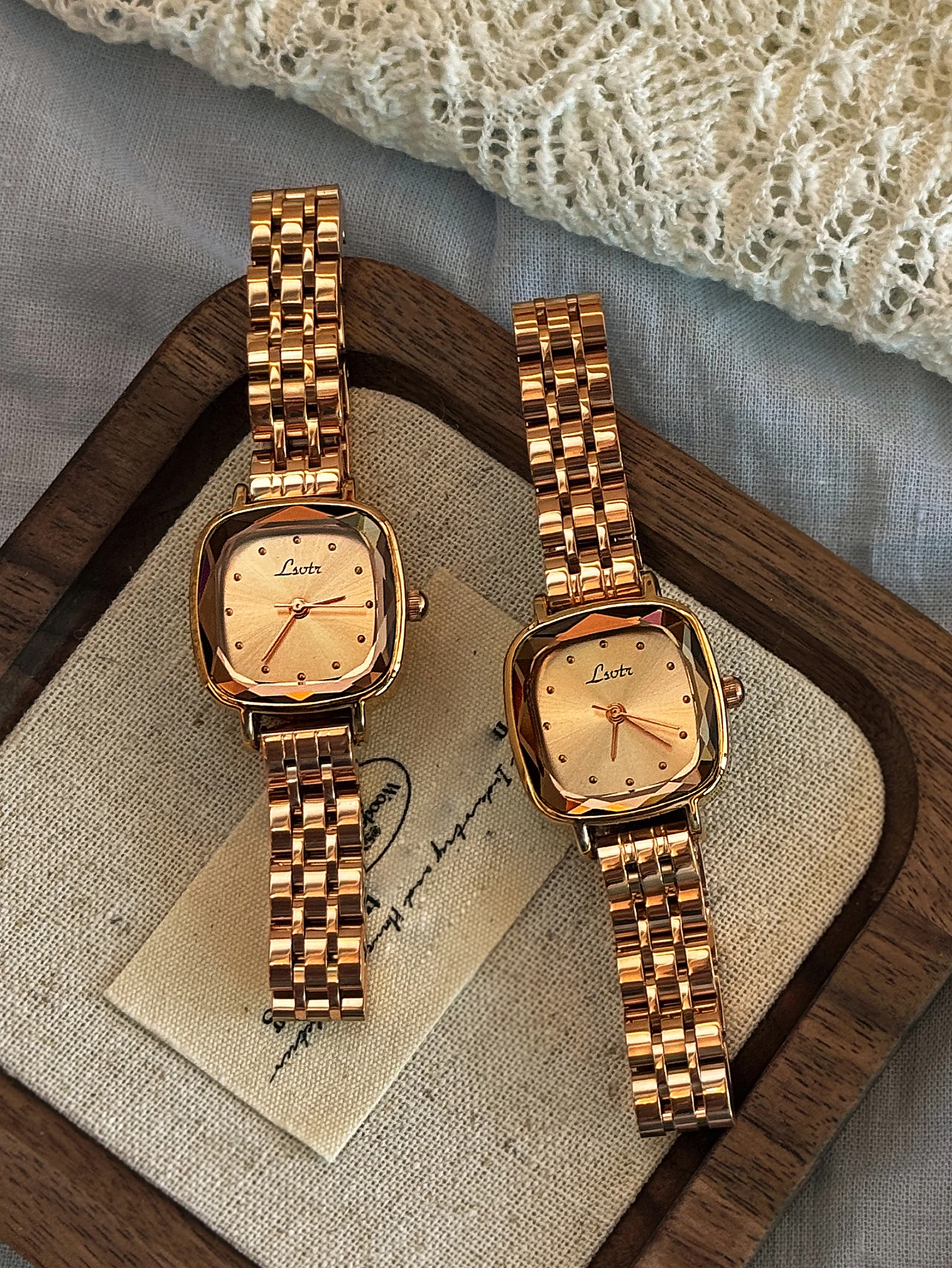 1 Piece of Gold-Colored French-Style Vintage Women's Watch, Square-Shaped, Waterproof, Quartz Movement, with Stainless Steel Strap, Fashionable, Simple, Artistic, Elegant, and Unique Women's Watch, Can Be Used as a Holiday or Birthday Gift, Comes with a Watch Adjustment Tool