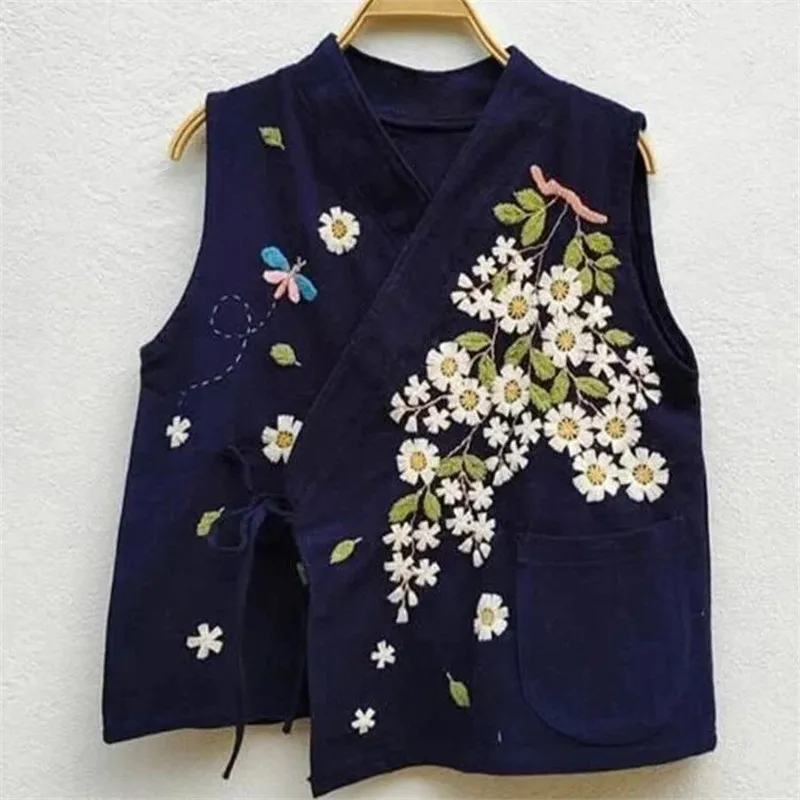

Chinese Style Navy Floral Embroidery Sleeveless Vest Women Summer New Waistcoat Pocket Cardigan Female Vintage Clothes