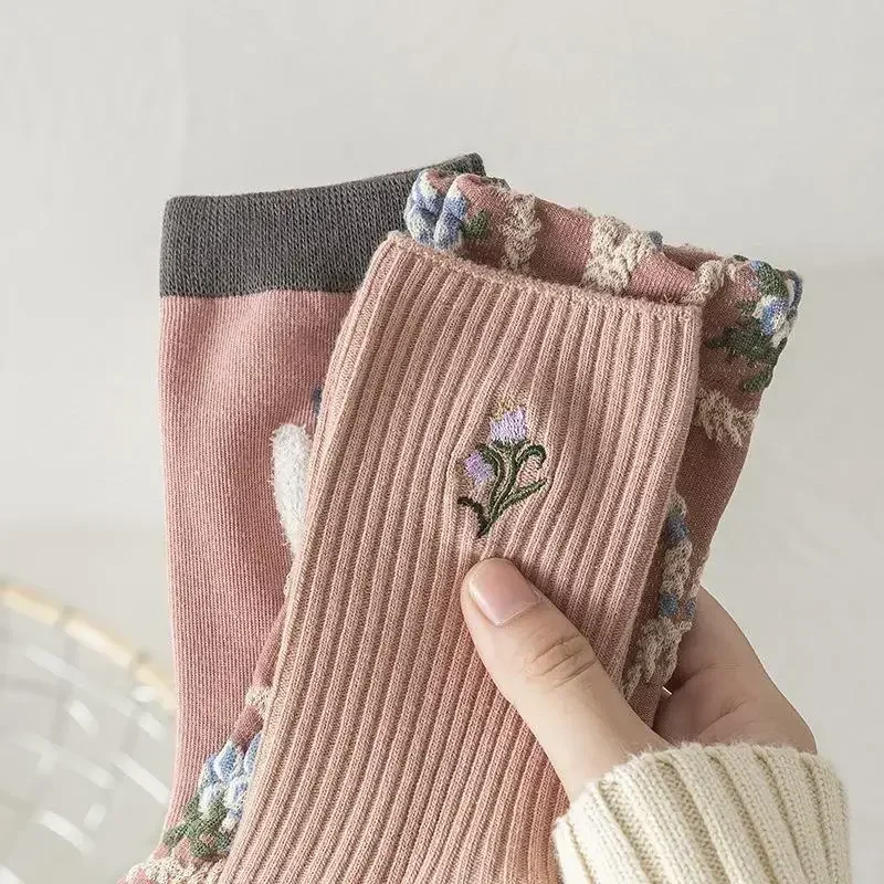 Różowe skarpetki haftowany kwiat Harajuku Retro Vintage damskie skarpetki College Style licealistki japońskie Kawaii śliczne długie skarpetki — zdjęcie 3
