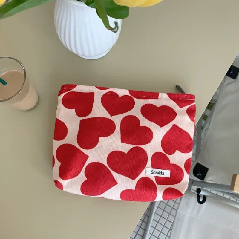 Grande Capacidade Plush Makeup Bag, Coração Print Pattern Clutch, Organizador de cosméticos, Travel Wash Toiletries Storage Bag, Bolsa de maquiagem