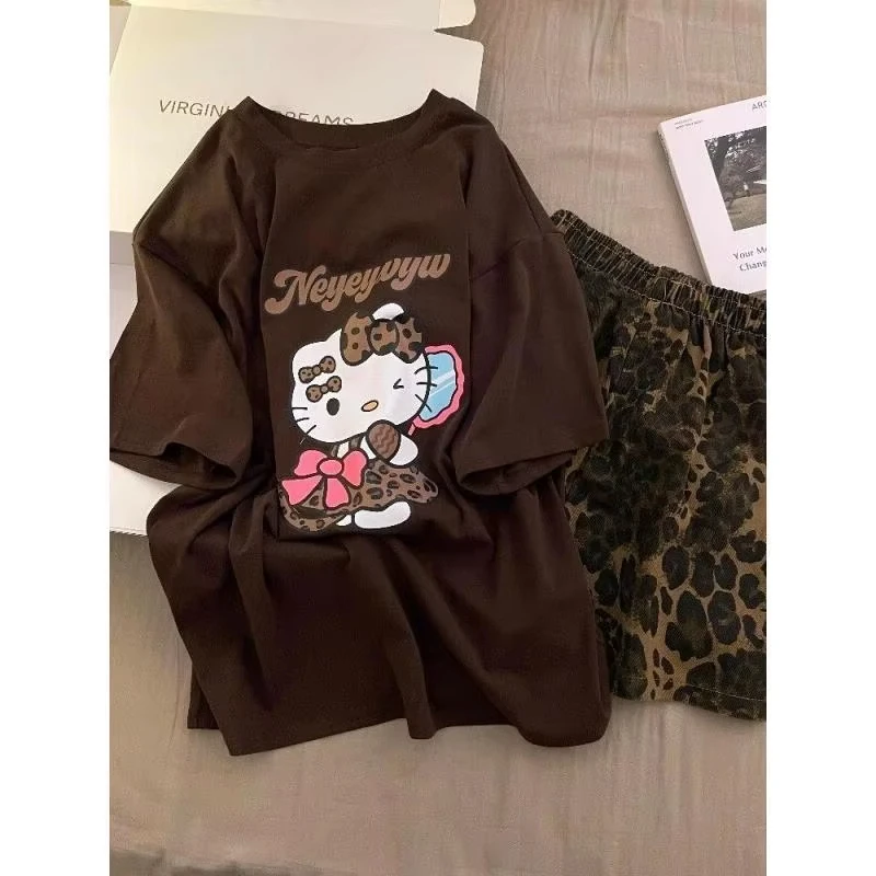 

Летний домашний комплект Sanrio Hello Kitty: футболка с круглым вырезом и шорты с леопардовым принтом, хлопок, для девочек, новый стиль, кавайный дизайн