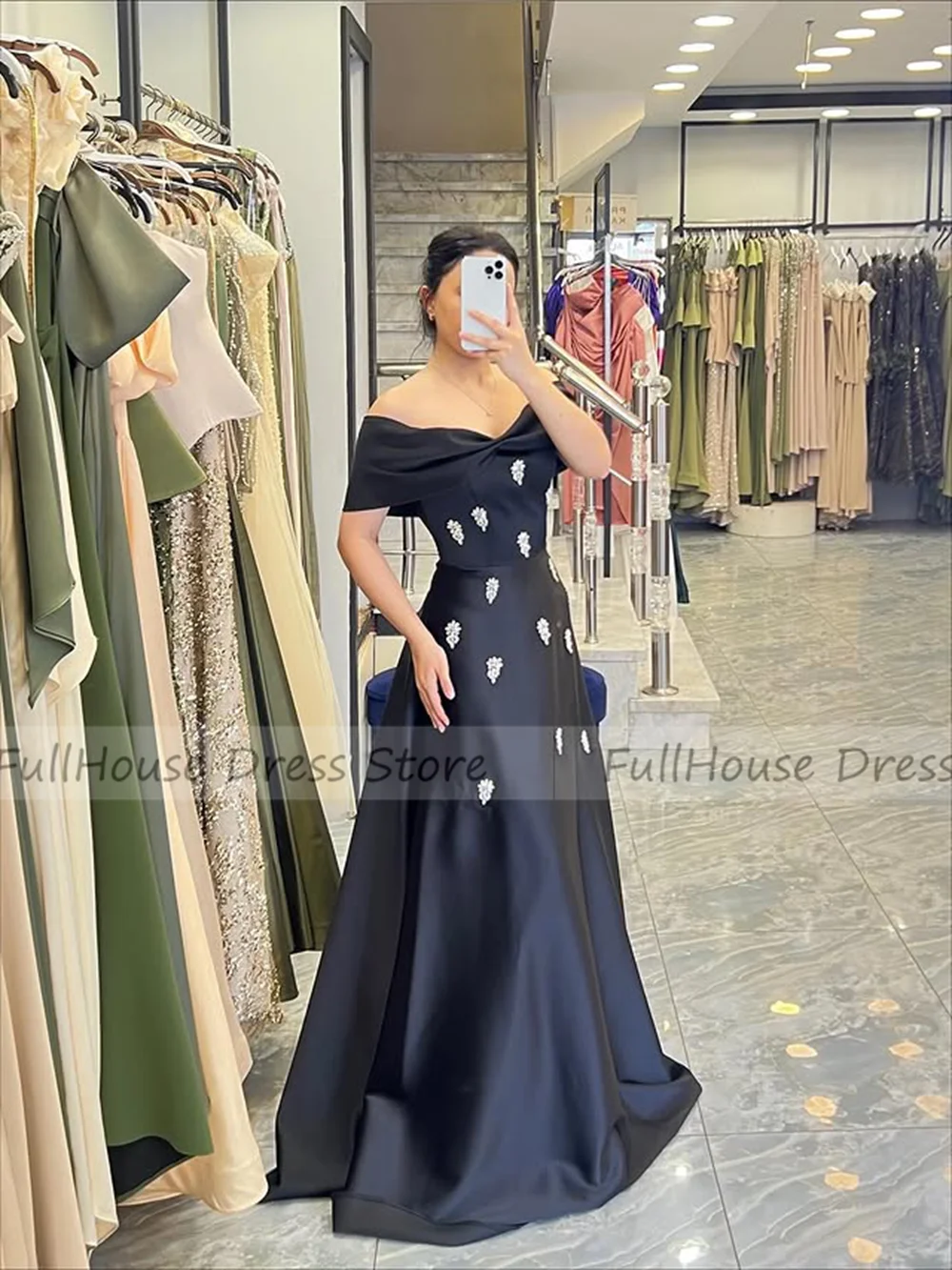 Maßgeschneidertes, anmutiges, schulterfreies, mit Kristallen besetztes, sexy Abendkleid, rückenfreies, bodenlanges Braut-Pro-Kleid mit Hof