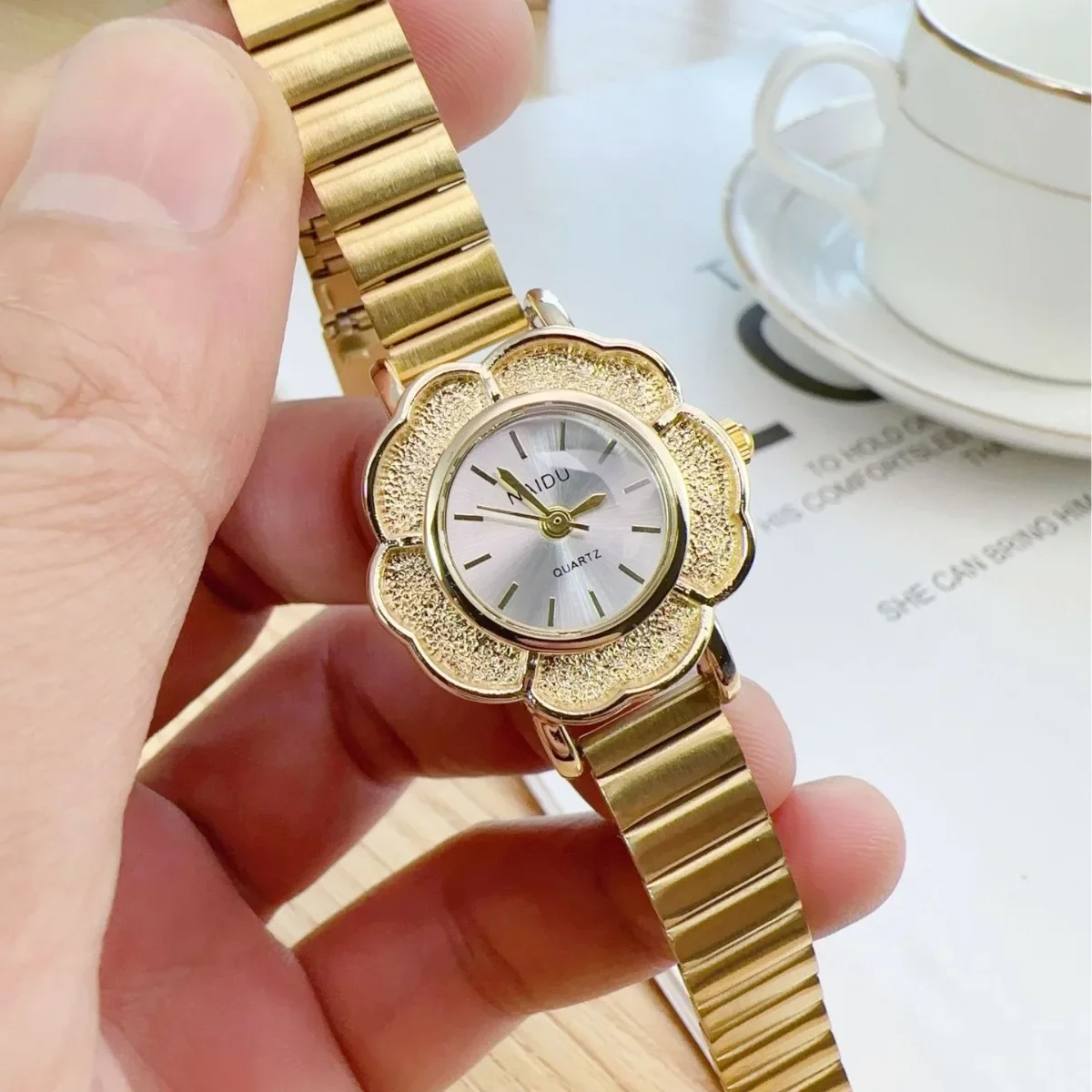 Luxury Women Watch with Roman Numeral Gold Flower Quartz Reloj Ladies Square Sliver Clock Female Vintage Simple Green Wristwatch