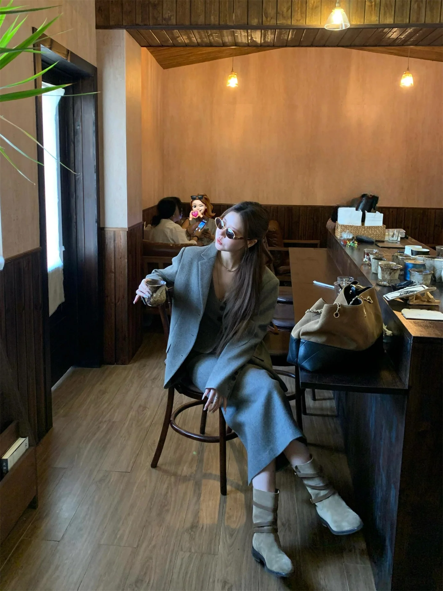 

Жилеты Жилеты Тонкий женский жилет Женский топ Осенний твид Съемный зубчатый мягкий майяр Сращенный контрастный многослойный на открытом воздухе