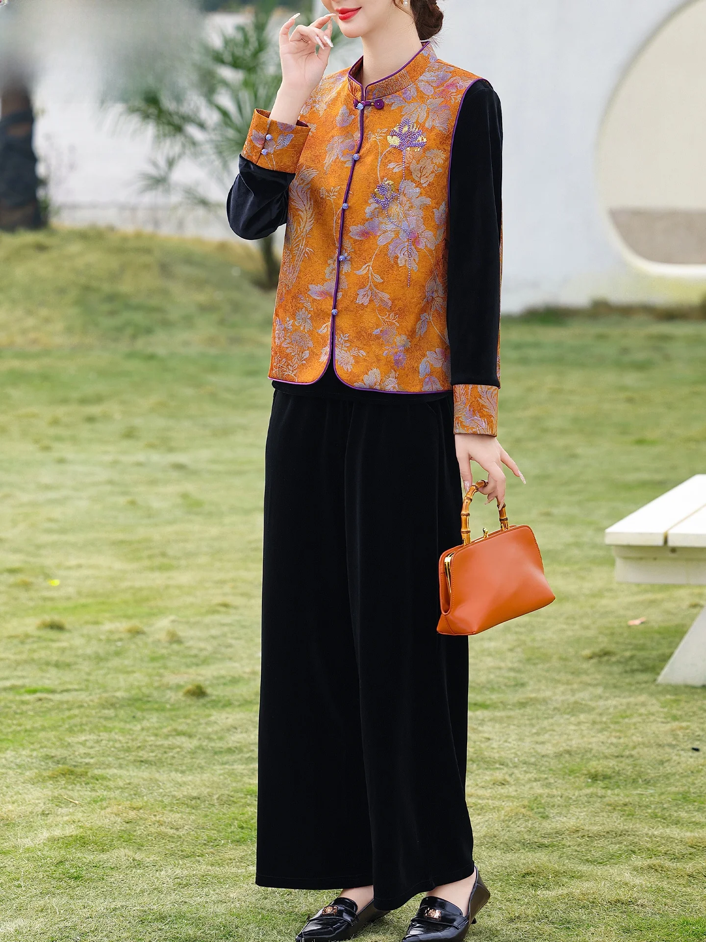 

Новый китайский модный женский весенний комплект 2026: Новый бархатный топ, высококачественный жилет, свободный крой, повседневная серия, дышащая ткань