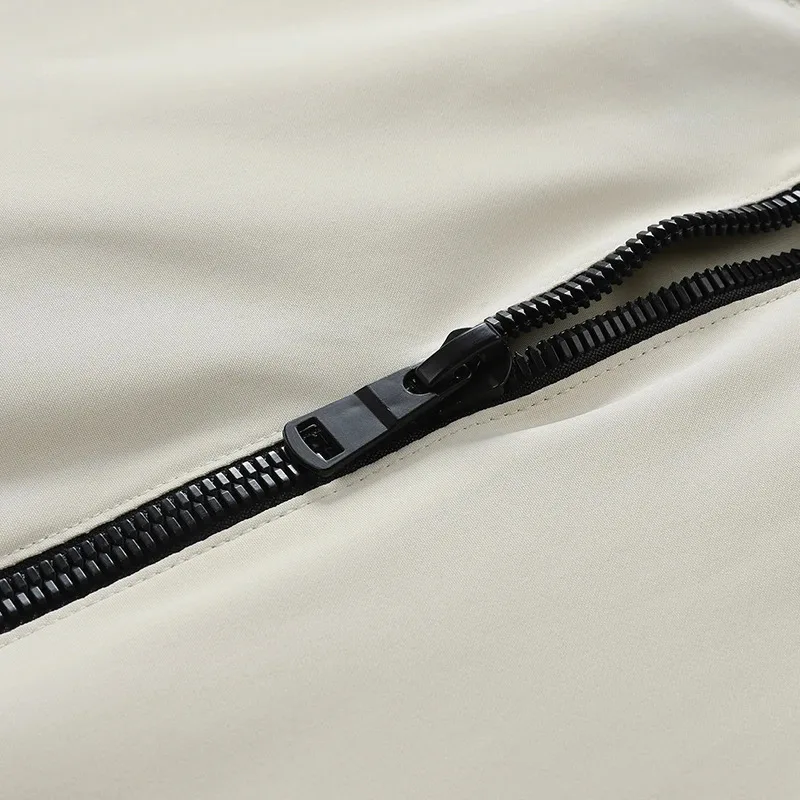 سترة خريفية جديدة مقاومة للرياح بلون سادة للرجال سترة رياضية فضفاضة غير رسمية في الهواء الطلق