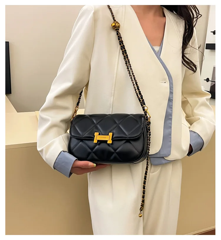 

"2025 Premium Chain Shoulder Bag - Women's Light Luxury Textured Crossbody, Fashionable Metal Accent Purse for Evening & Party"