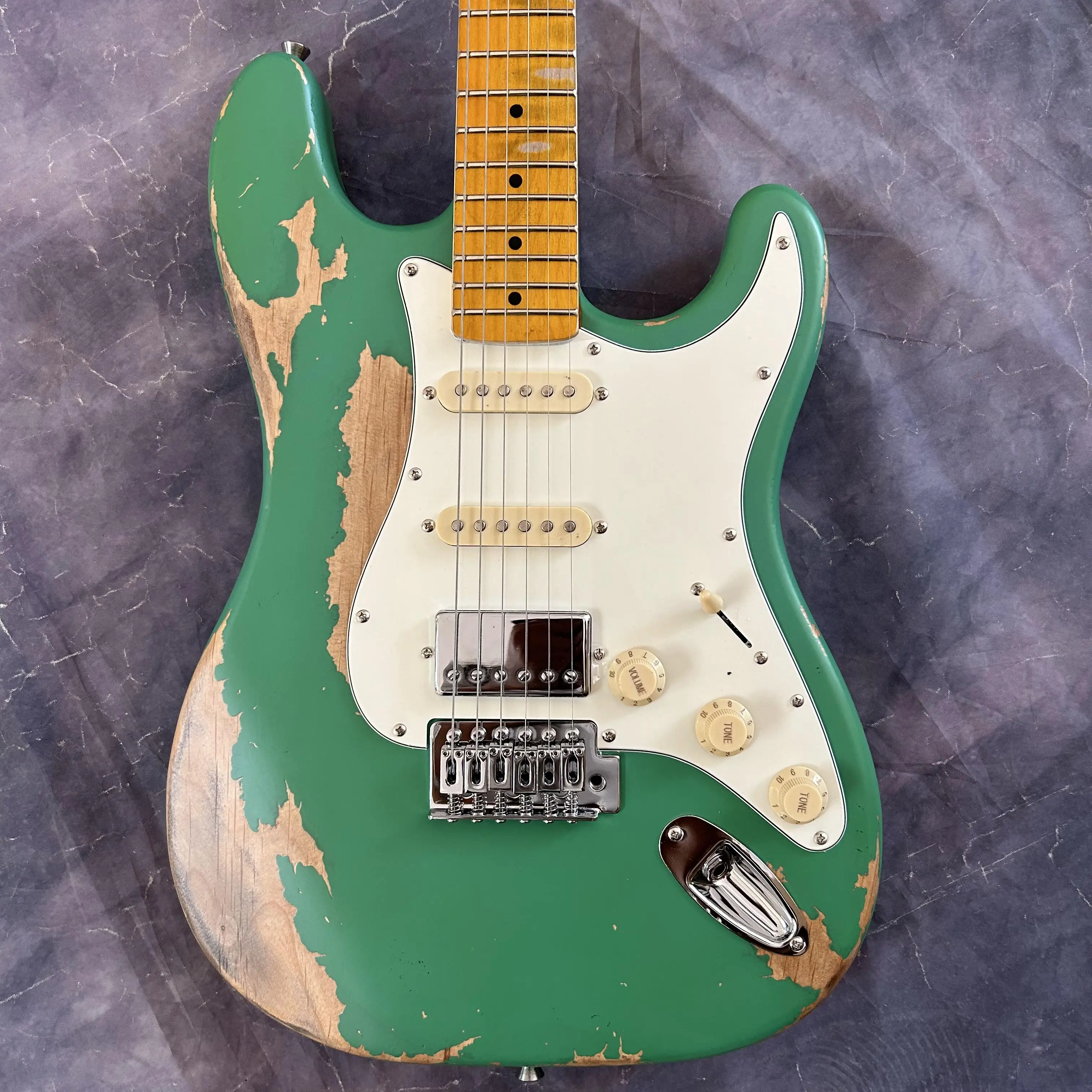 Green handed relics ST Electric Guitar Maple fingerboard Alder body Chrome hardware SSH pickup 21 frets Real photos  hot selling